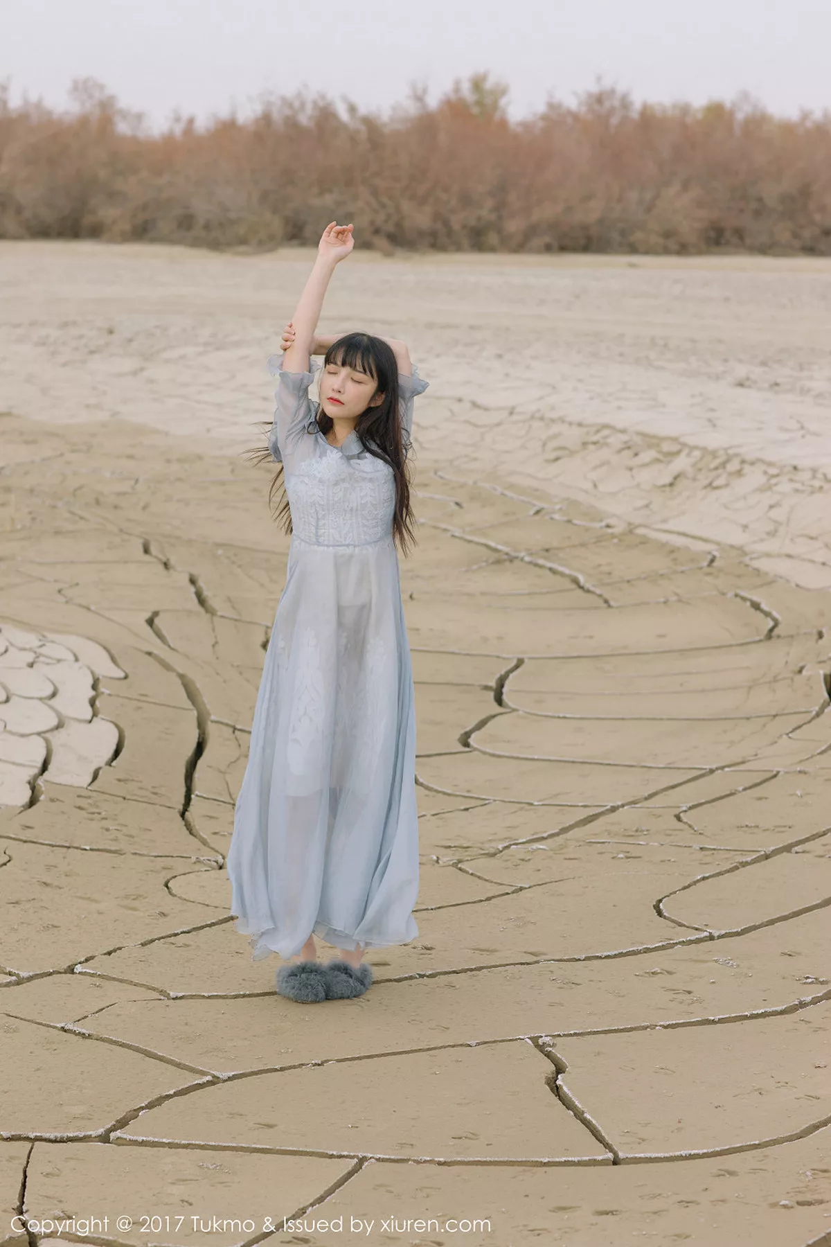 秀人集.com_[Tukmo兔几盟]Vol.104_美女主播之应沙漠旅拍清新连身裙系列唯美迷人写真40P