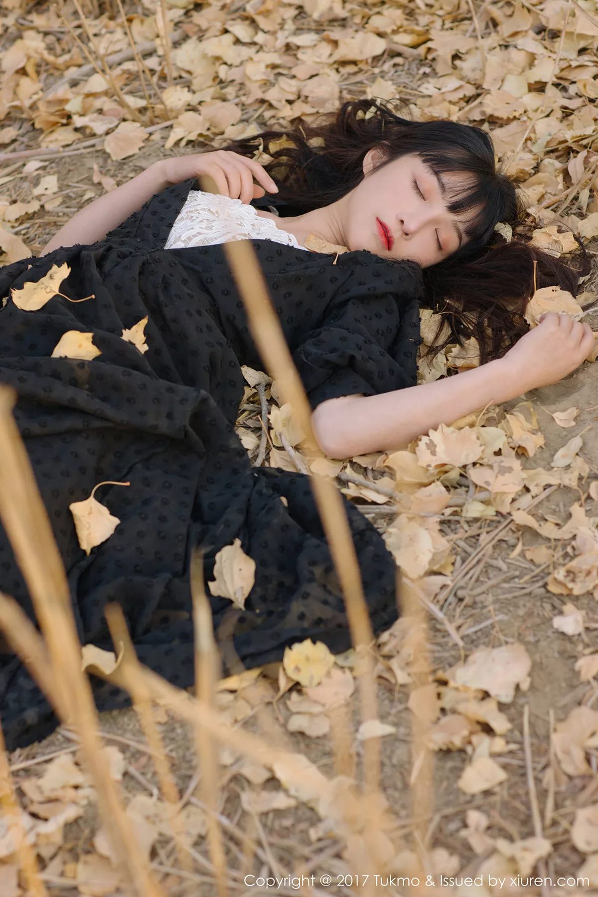 秀人集.com_[Tukmo兔几盟]Vol.104_美女主播之应沙漠旅拍清新连身裙系列唯美迷人写真40P