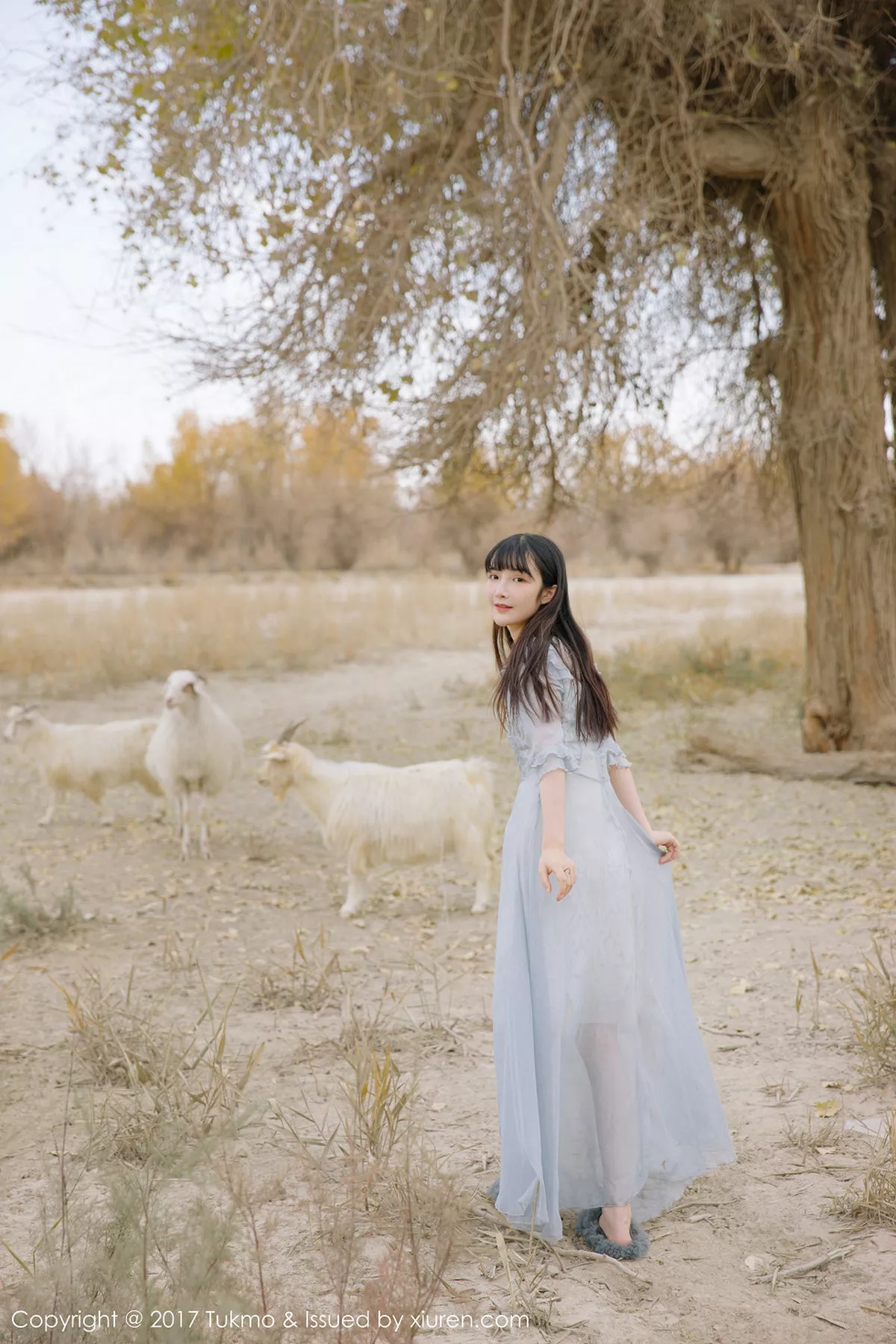 秀人集.com_[Tukmo兔几盟]Vol.104_美女主播之应沙漠旅拍清新连身裙系列唯美迷人写真40P