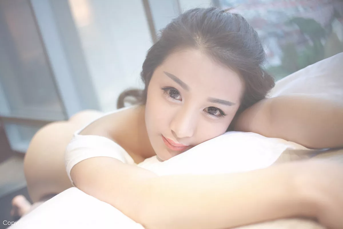 秀人集.com_[MFStar模范学院]Vol.107_嫩模Sugar梁莹居家半截上衣黑丝美腿无内裤美臀诱惑写真50P