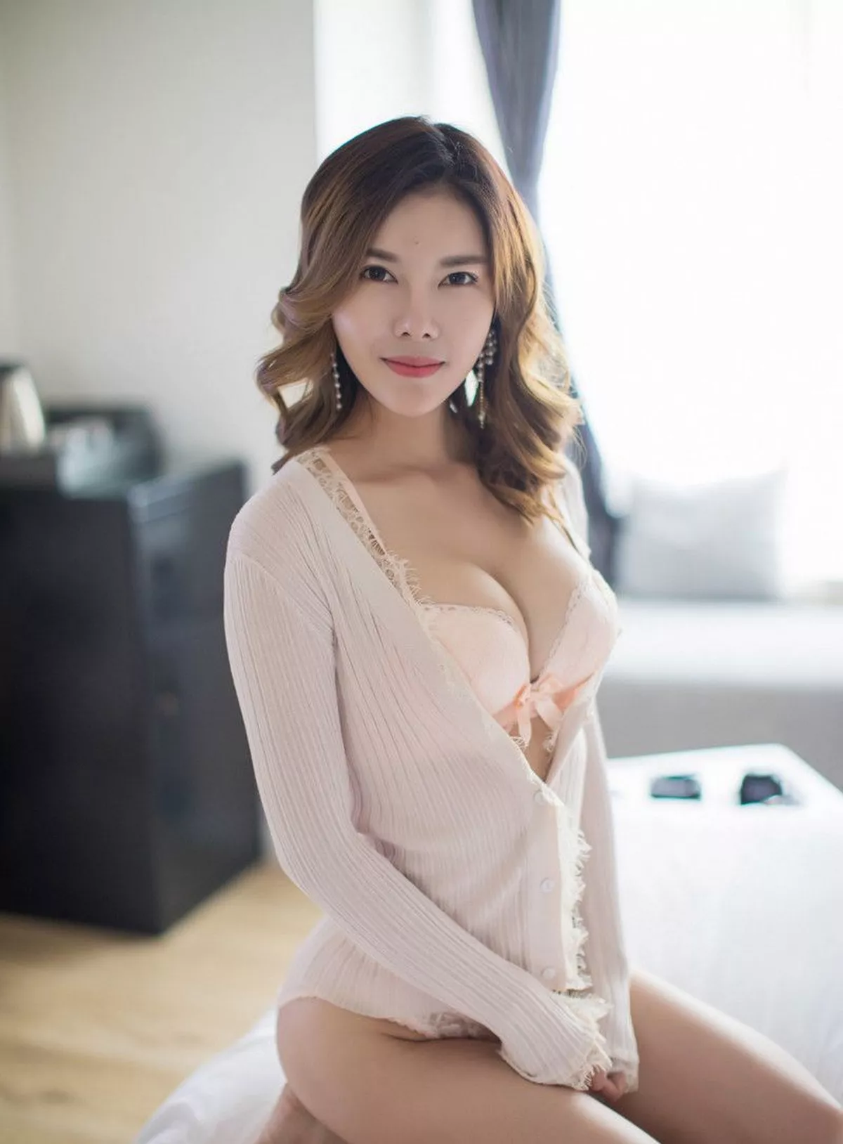 秀人集.com_[IMISS爱蜜社]Vol.200_嫩模依依Yiyi居家私房内衣系列秀完美身材靓丽迷人写真34P