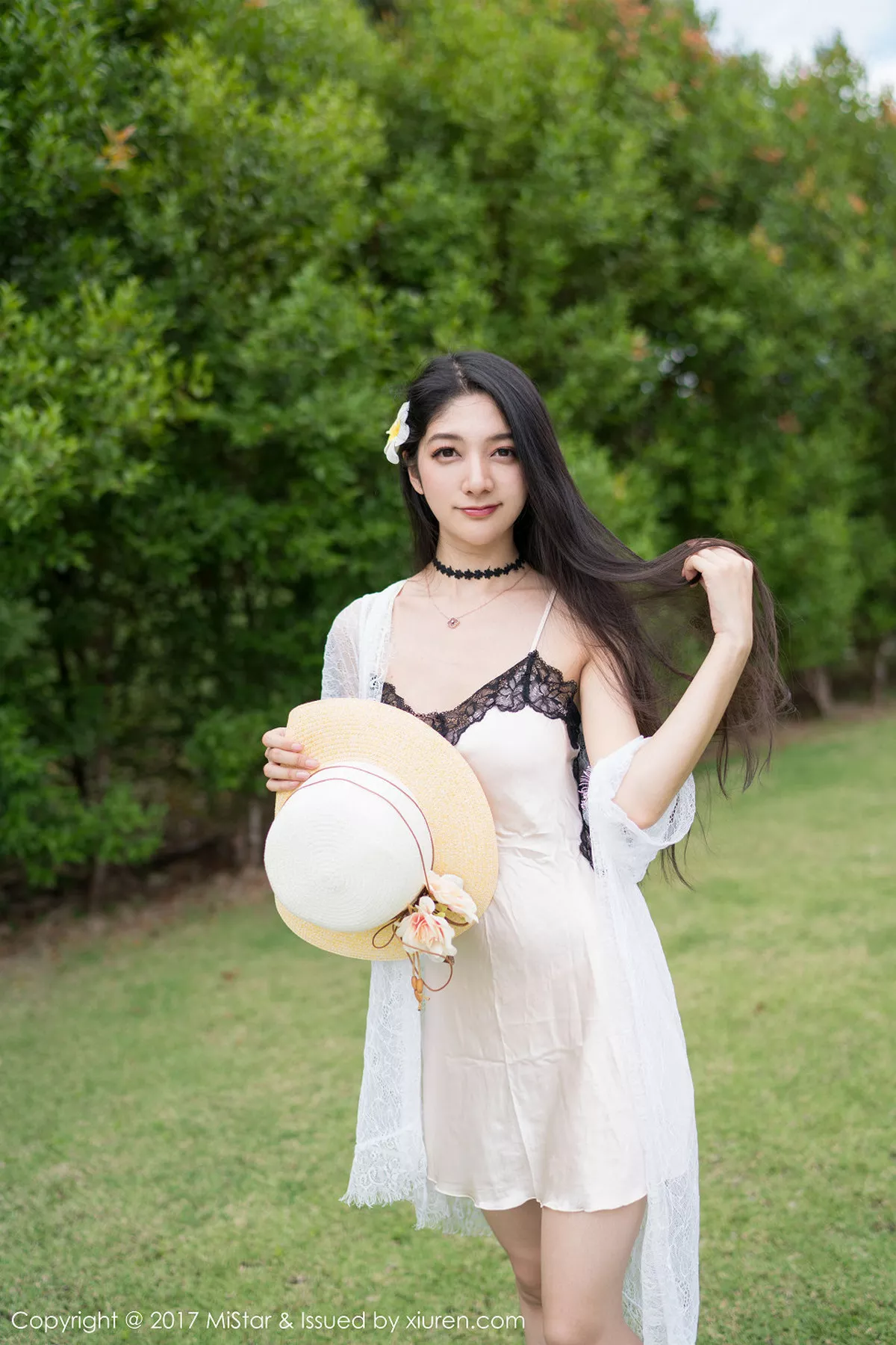 秀人集.com_[MiStar魅妍社]Vol.195_嫩模小热巴甲米旅拍粉色蕾丝内裤配蕾丝边白丝袜诱惑写真50P