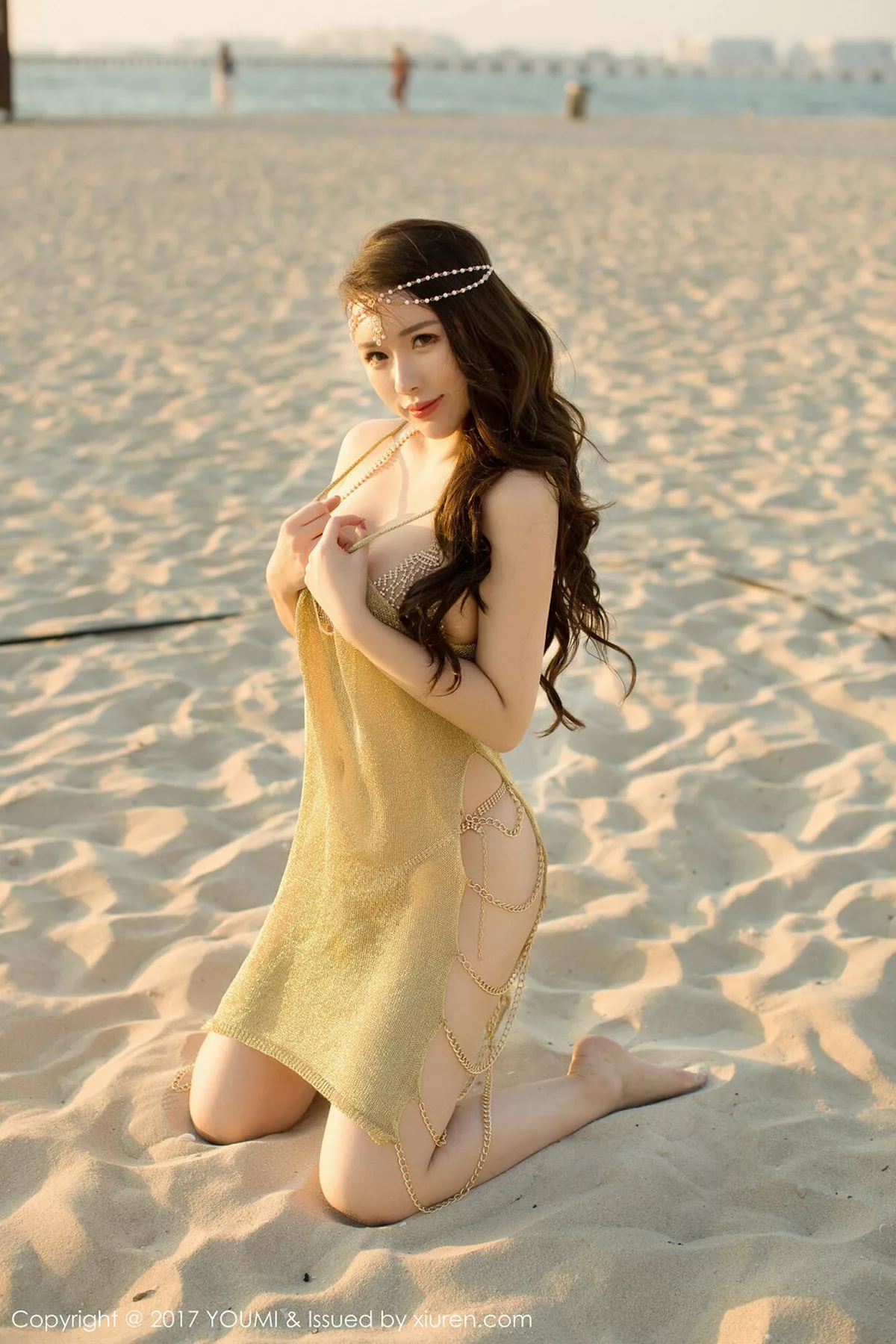 秀人集.com_[YouMi尤蜜荟]Vol.091_嫩模Egg-尤妮丝迪拜旅拍沙滩边金属内衣秀完美身材诱惑写真52P