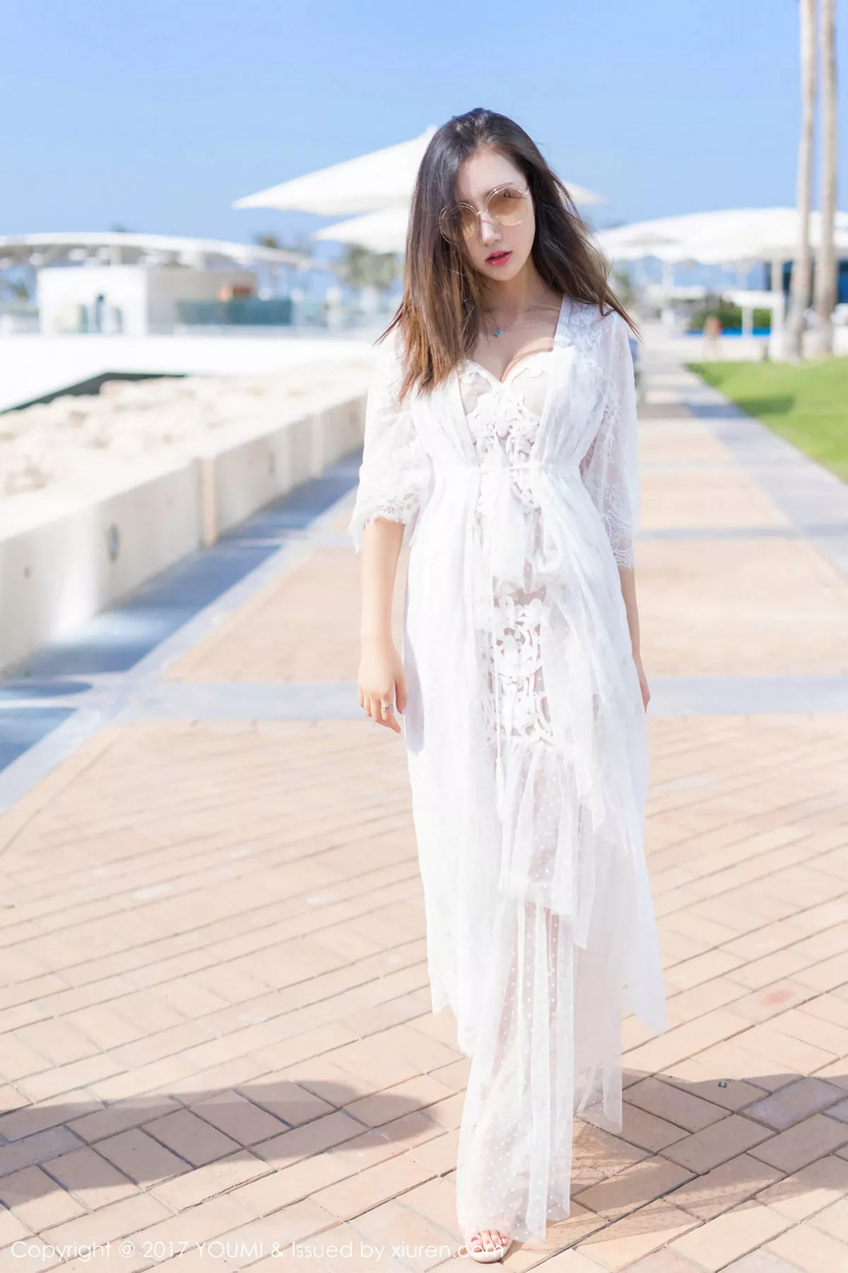 秀人集.com_[YouMi尤蜜荟]Vol.088_女神Yumi-尤美迪拜旅拍蓝天银滩性感比基尼秀完美身材写真41P