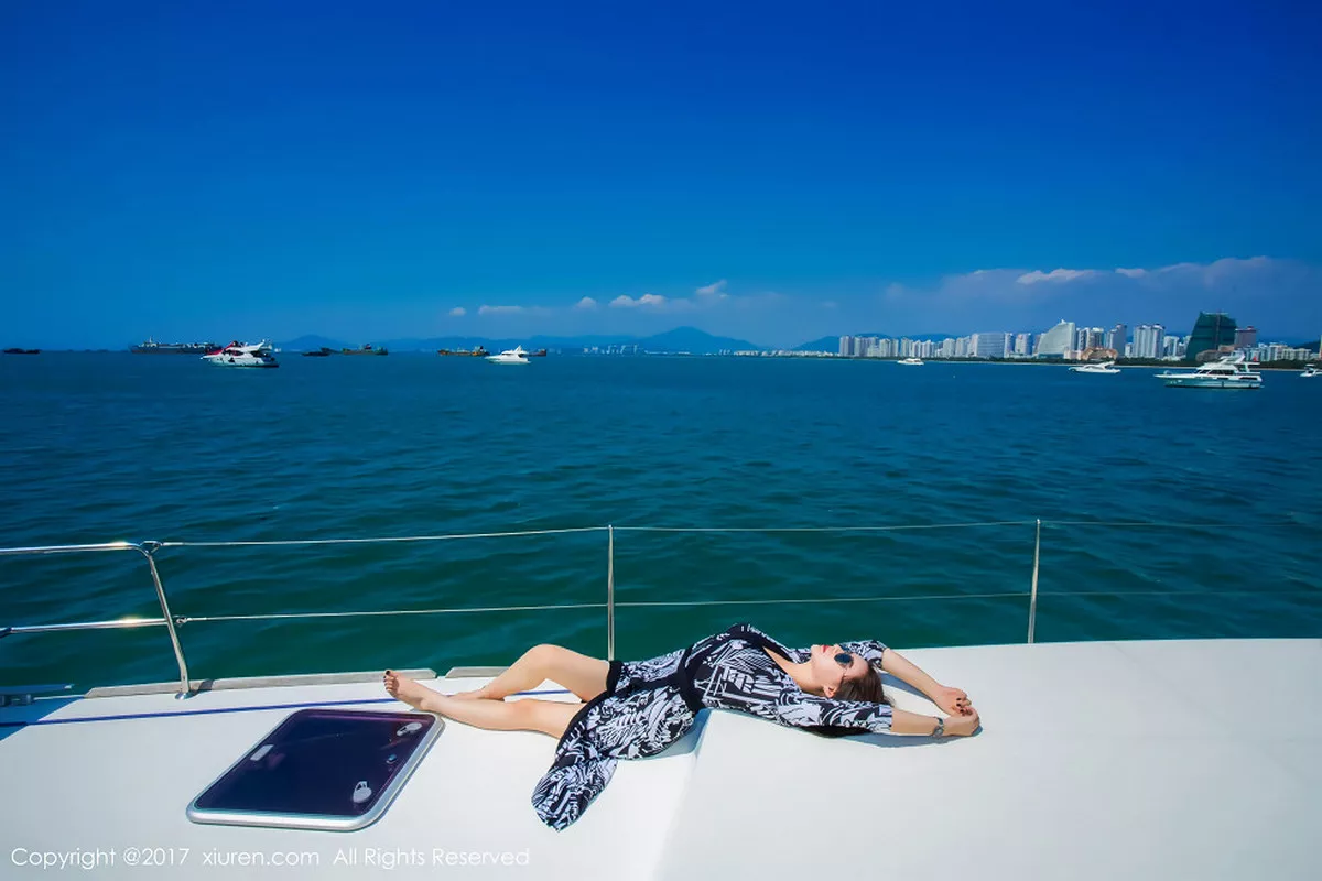 秀人集.com_[XiuRen秀人网]No.858_嫩模廿十海南三亚旅拍蓝天白云海边性感比基尼写真45P