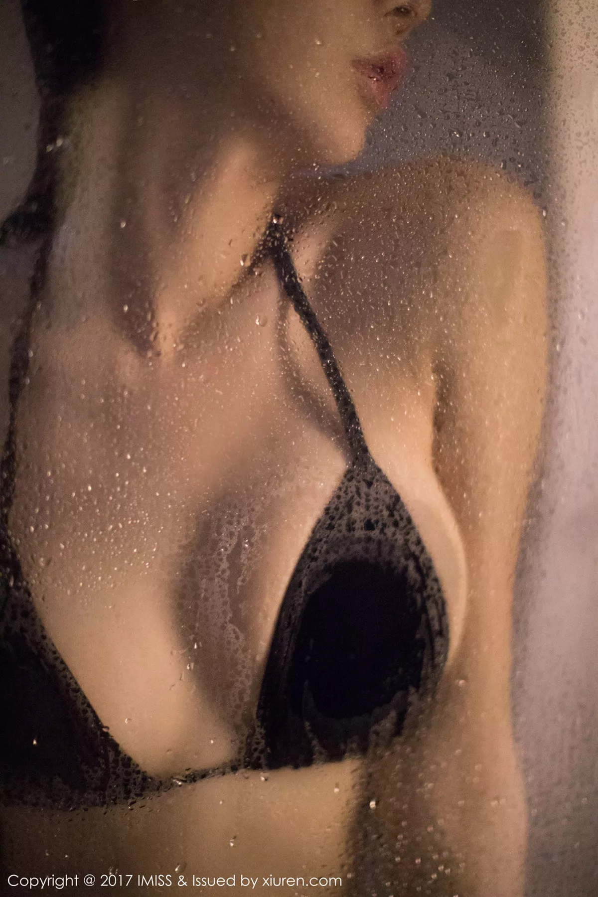 秀人集.com_[IMISS爱蜜社]Vol.205_玲珑女神萌琪琪Irene泳池红色比基尼湿身贵妃出浴诱惑写真47P