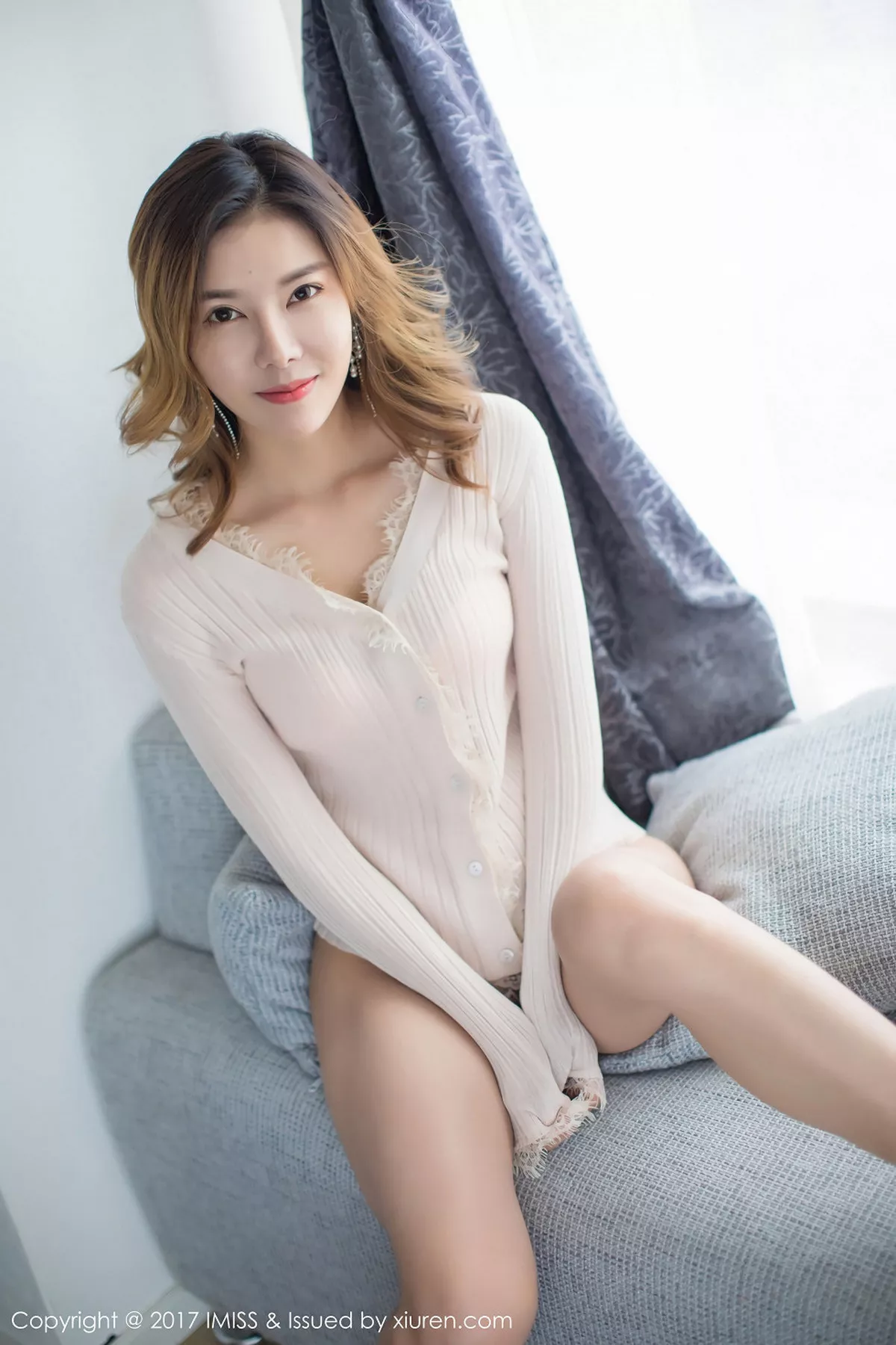 秀人集.com_[IMISS爱蜜社]Vol.200_嫩模依依Yiyi居家私房内衣系列秀完美身材靓丽迷人写真34P