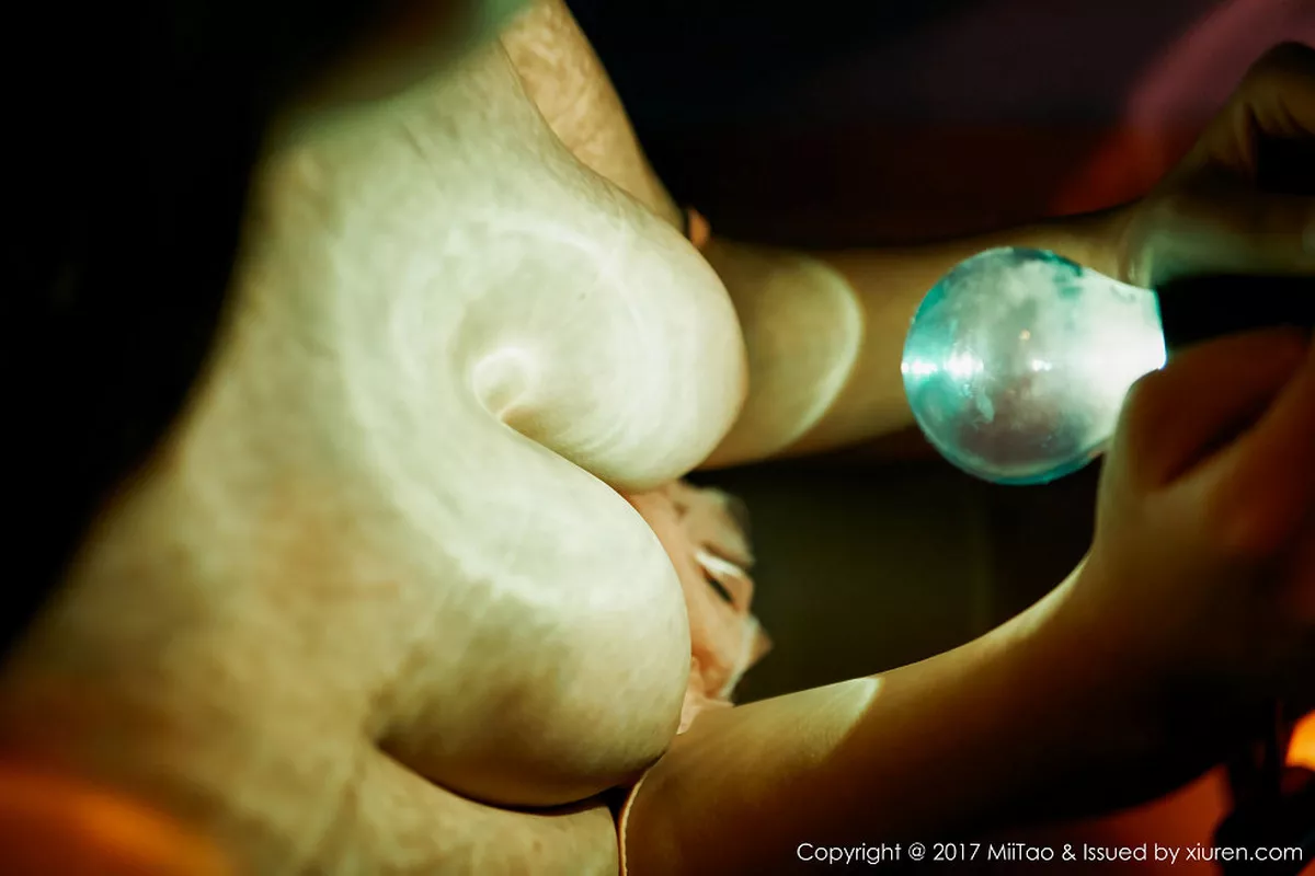 秀人集.com_[MiiTao蜜桃社]Vol.086_嫩模瑞欣大尺度私房粉嫩薄纱睡衣半脱秀傲人豪乳诱惑写真50P