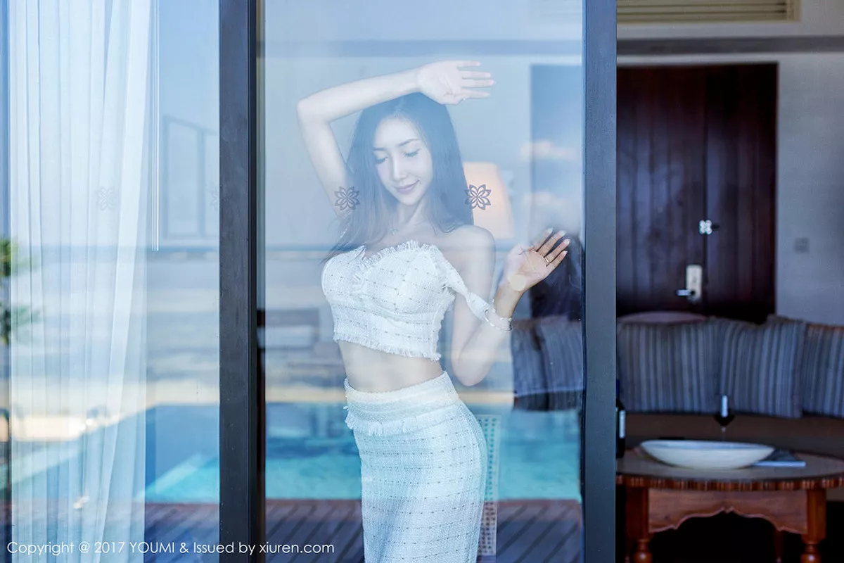 秀人集.com_[YouMi尤蜜荟]Vol.100_嫩模Yumi-尤美马尔代夫旅拍性感长裙系列秀完美身材写真41P