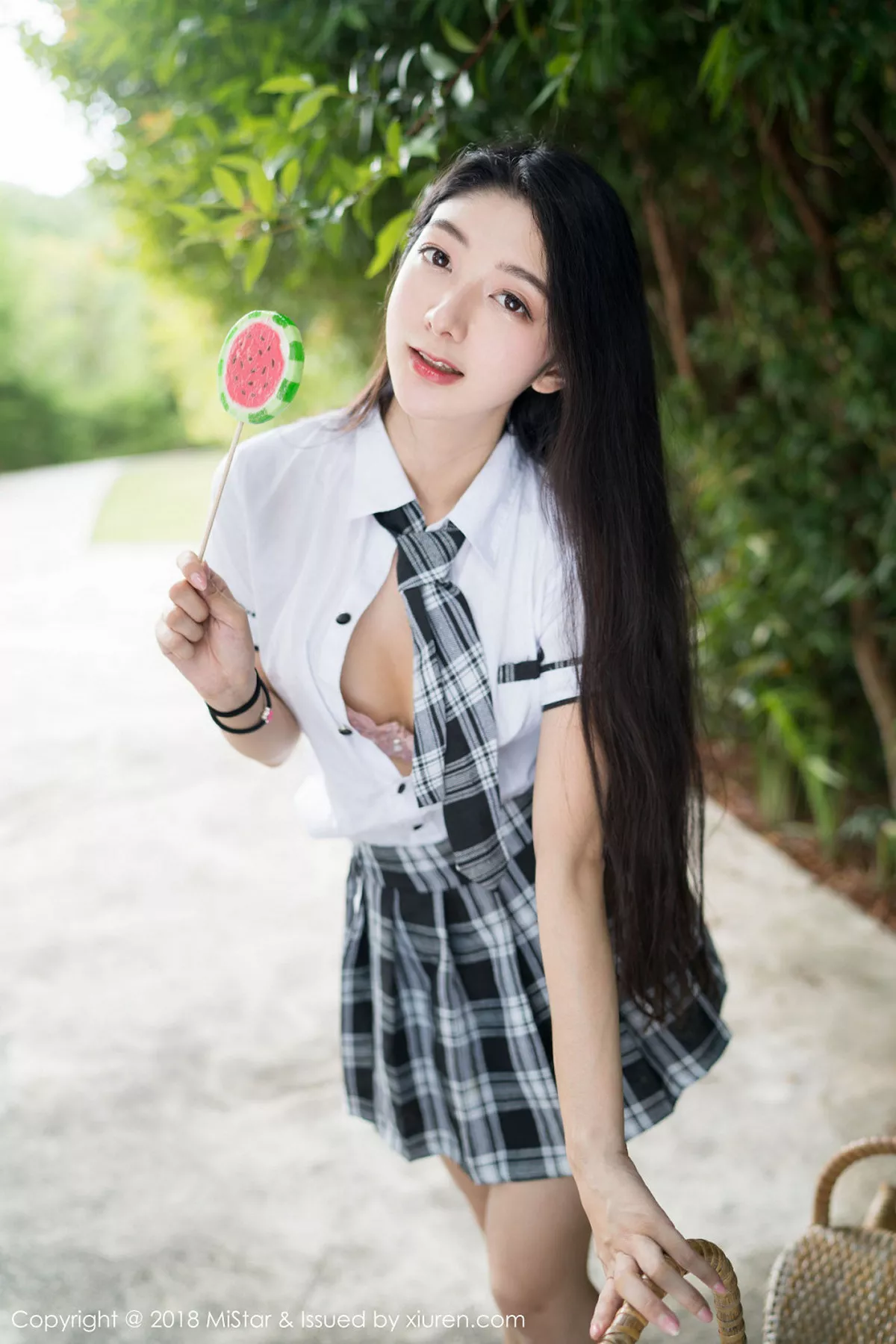 秀人集.com_[MiStar魅妍社]Vol.207_嫩模小热巴甲米旅拍沙滩上开胸毛衣+黑色蕾丝睡裙诱惑写真40P