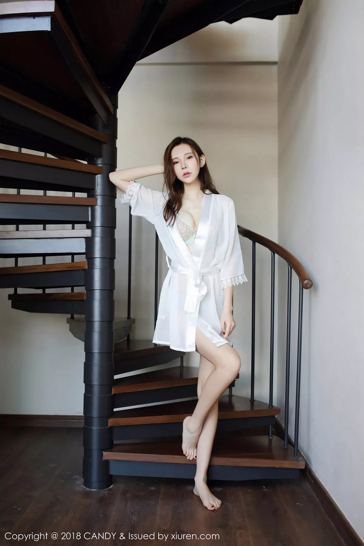 秀人集.com_[Candy糖果画报]Vol.049_女神萌琪琪Irene沙巴旅拍居家性感内衣秀完美身材写真51P