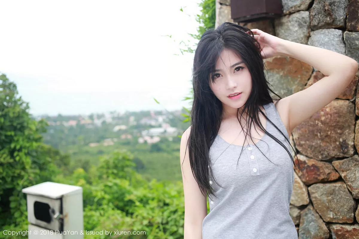 秀人集.com_[HuaYan花の颜]Vol.054_嫩模许诺Sabrina苏梅岛旅拍灰色吊带背心清新迷人写真30P