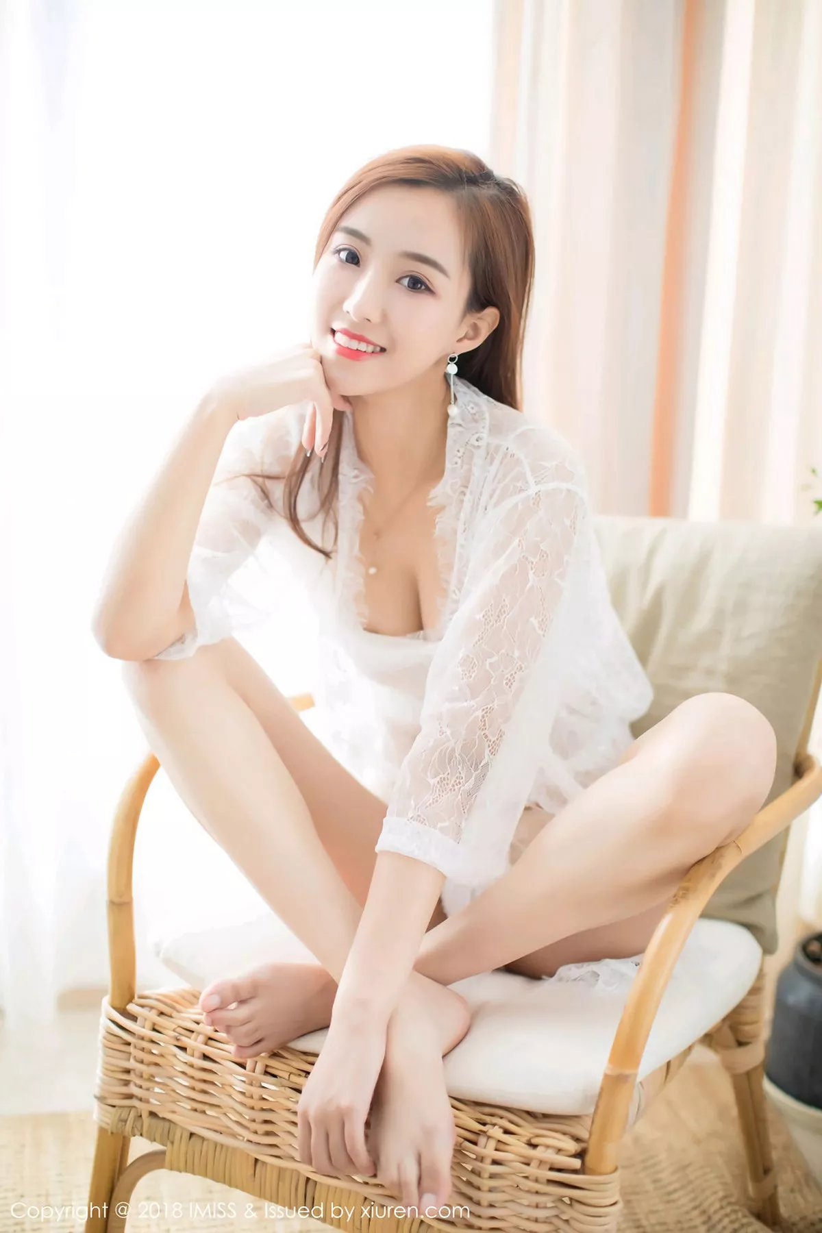 秀人集.com_[IMISS爱蜜社]Vol.217_丽质嫩模猫宝居家私房白色蕾丝内衣配吊带蕾丝袜诱惑写真44P