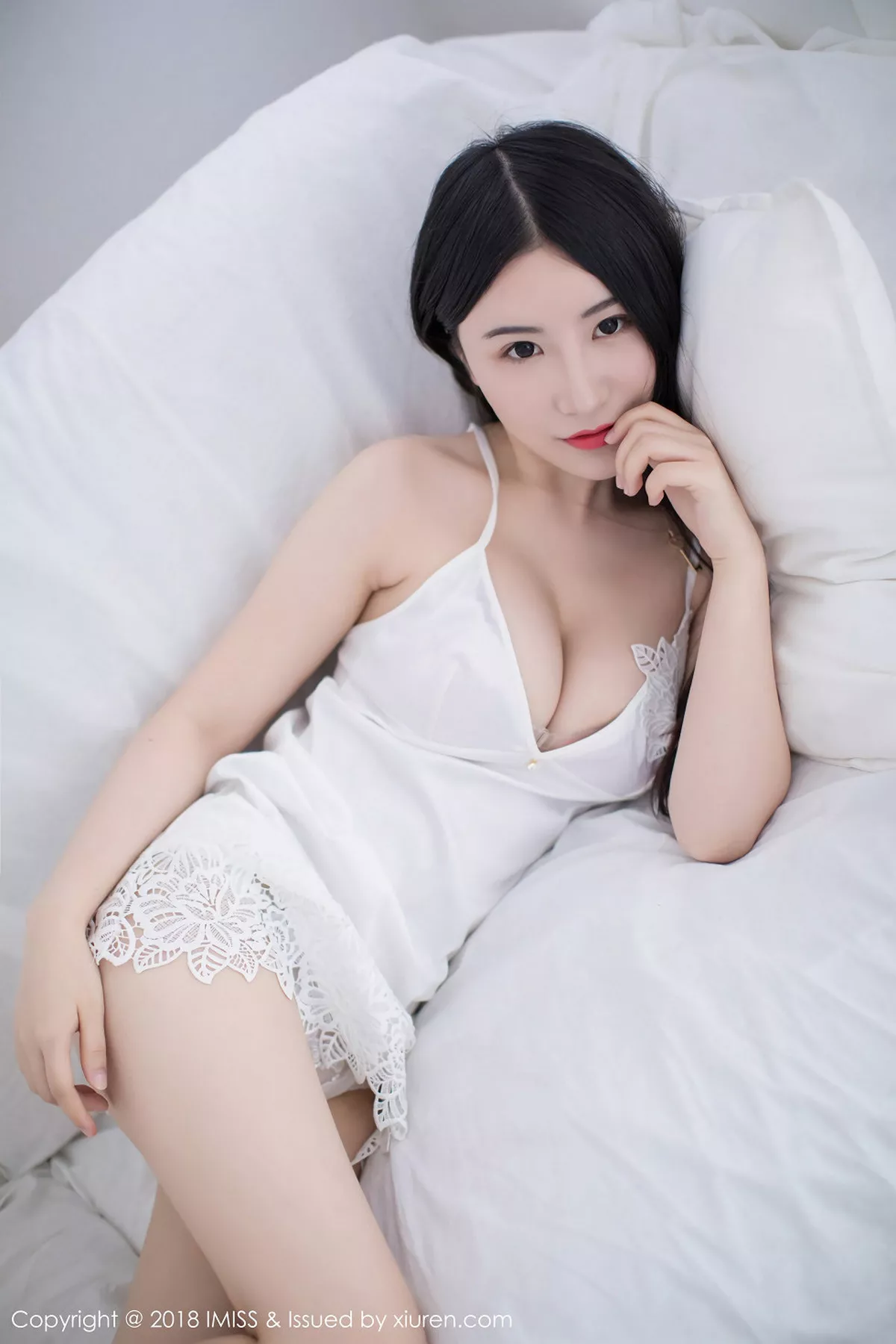 秀人集.com_[IMISS爱蜜社]Vol.214_嫩模谢芷馨Sindy粉色吊带连身裙+白色低胸连身裙爆乳诱惑写真38P