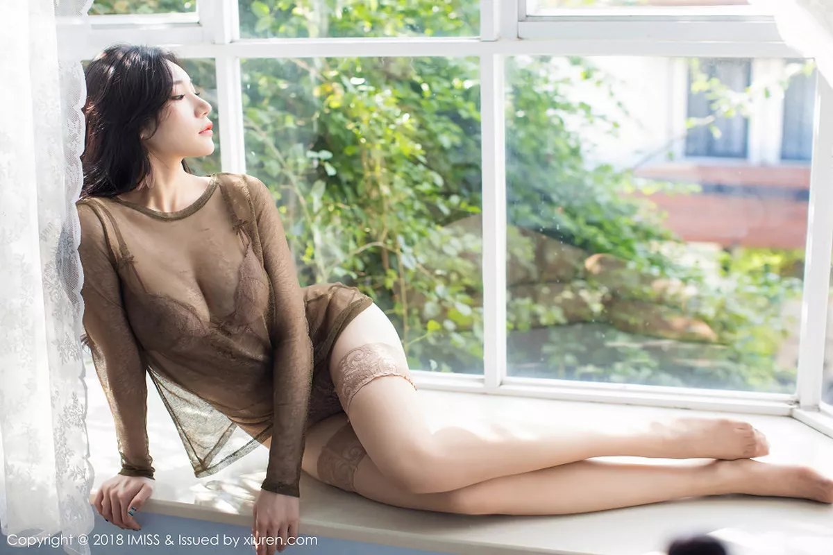 秀人集.com_[IMISS爱蜜社]Vol.218_嫩模小狐狸Sica咖啡色蕾丝内衣配咖啡色丝袜极致诱惑写真44P