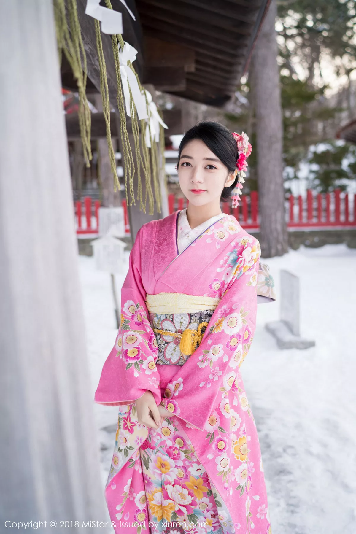 秀人集.com_[MiStar魅妍社]Vol.213_嫩模小热巴北海道旅拍性感开背毛衣+黑丝美女秘书诱惑写真40P