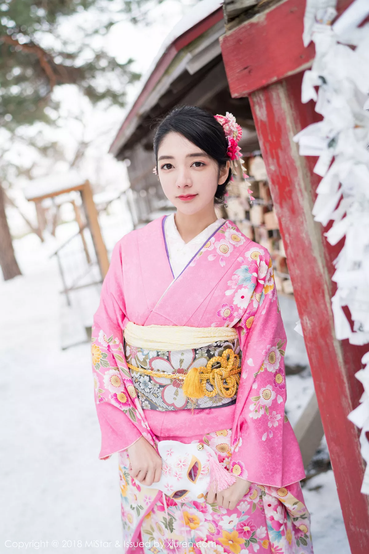 秀人集.com_[MiStar魅妍社]Vol.213_嫩模小热巴北海道旅拍性感开背毛衣+黑丝美女秘书诱惑写真40P