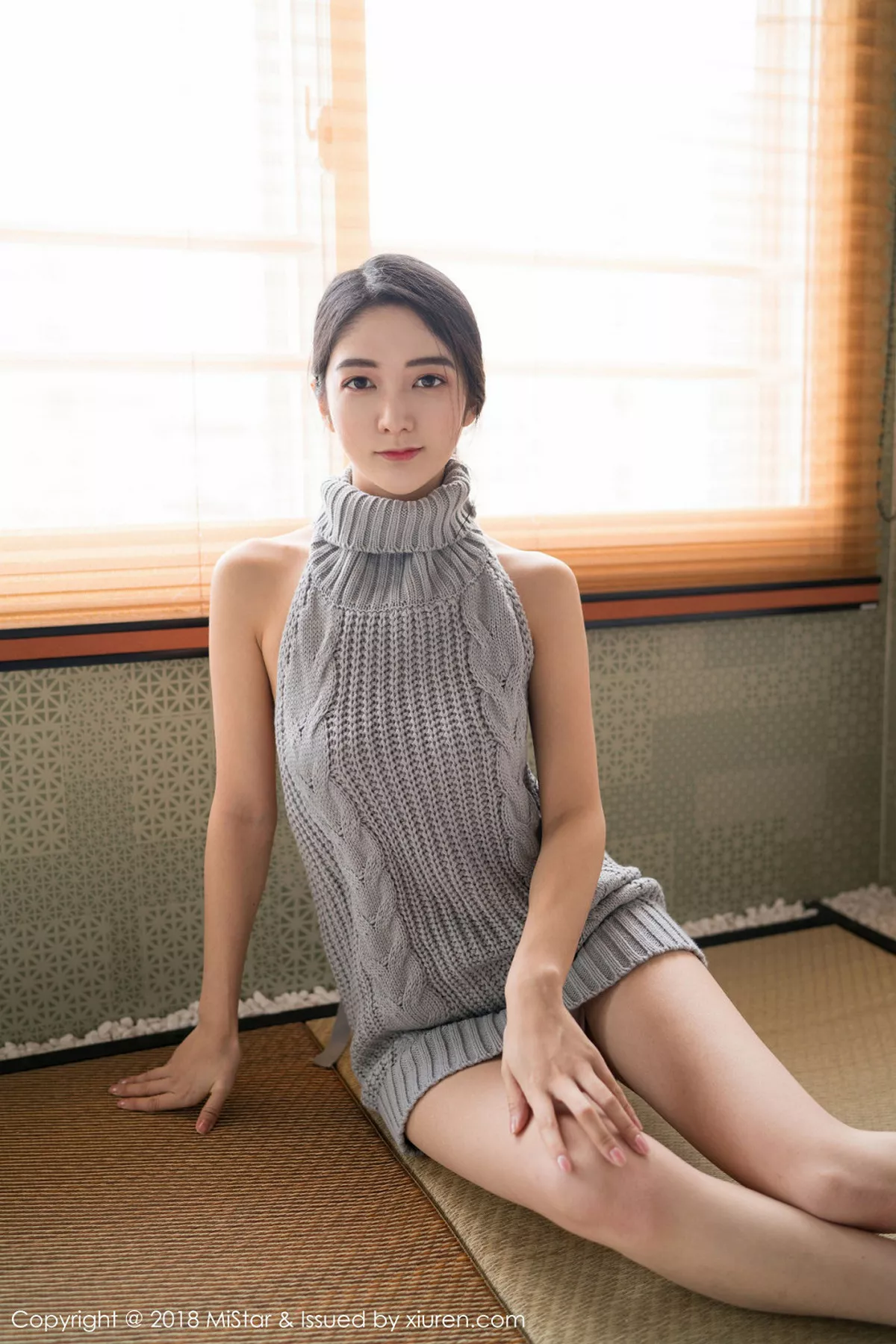 秀人集.com_[MiStar魅妍社]Vol.213_嫩模小热巴北海道旅拍性感开背毛衣+黑丝美女秘书诱惑写真40P