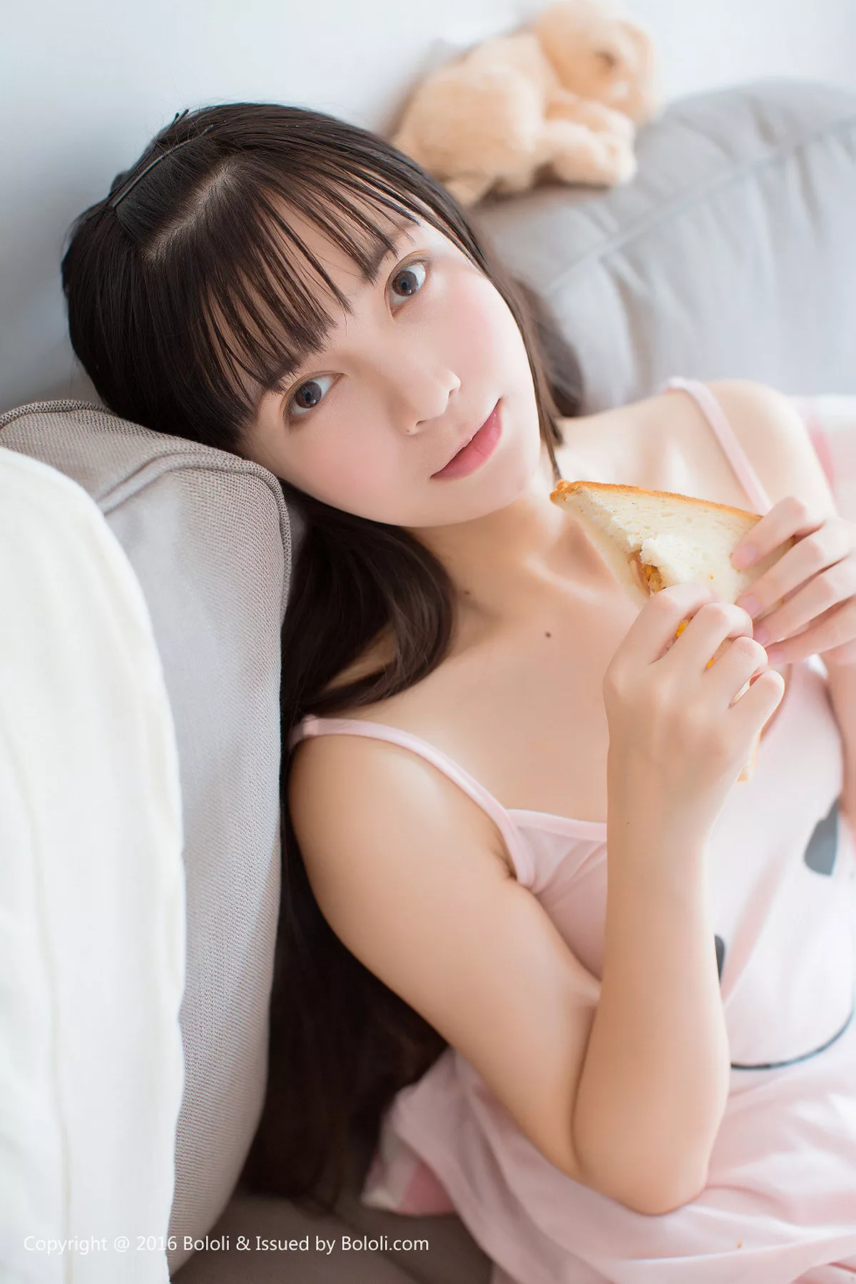 秀人集.com_[Tukmo兔几盟]Vol.110_美少女鱼丸居家私房粉色卡通睡衣小女友视角迷人写真30P