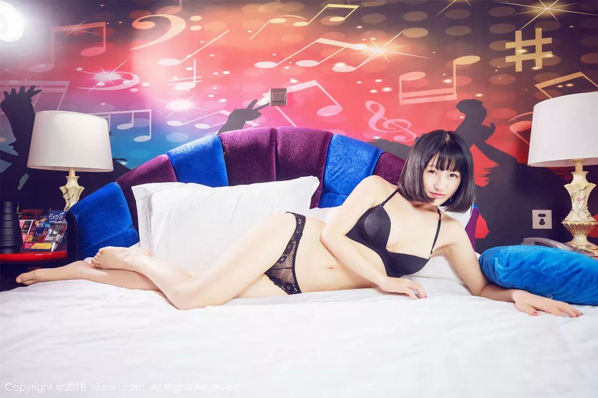 秀人集.com_[XiuRen秀人网]No.933_嫩模小探戈私房白色蕾丝内裤全裸上身傲人美乳极致诱惑写真67P