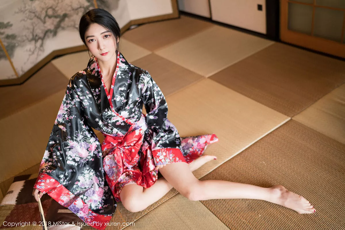 秀人集.com_[MiStar魅妍社]Vol.213_嫩模小热巴北海道旅拍性感开背毛衣+黑丝美女秘书诱惑写真40P