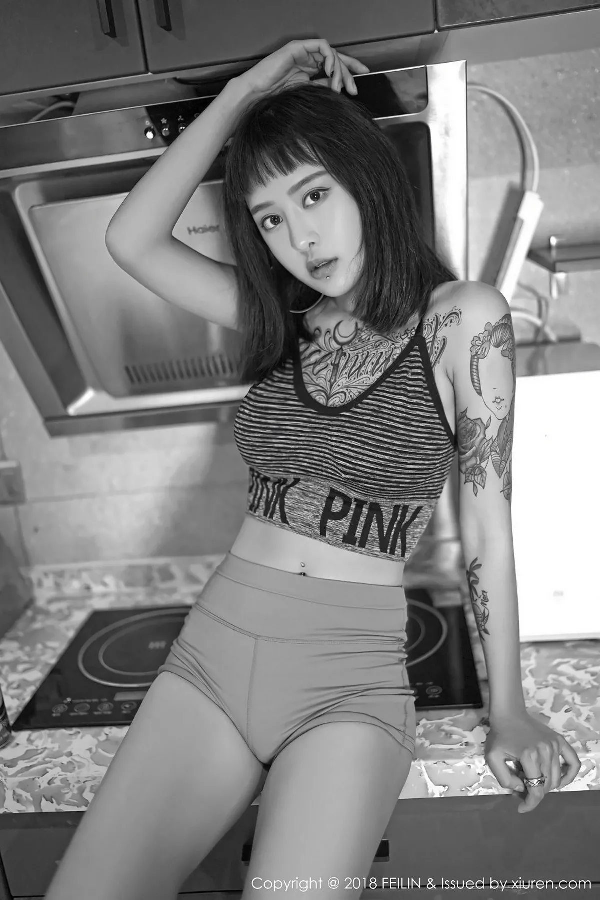 秀人集.com_[FeiLin嗲囡囡]Vol.129_嫩模赵艺璇居家私房性感内衣黑白风系列配彩色纹身写真39P