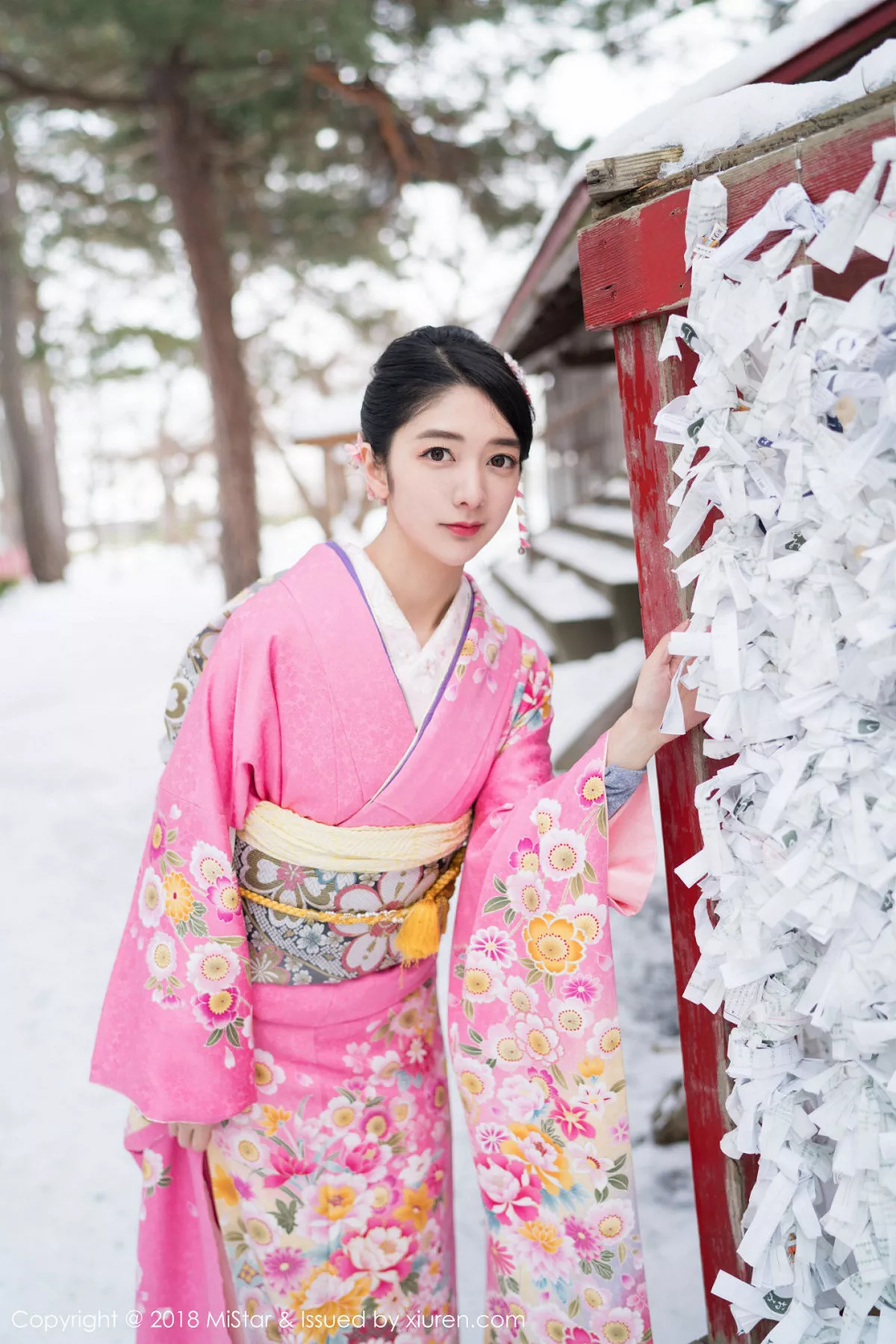 秀人集.com_[MiStar魅妍社]Vol.213_嫩模小热巴北海道旅拍性感开背毛衣+黑丝美女秘书诱惑写真40P