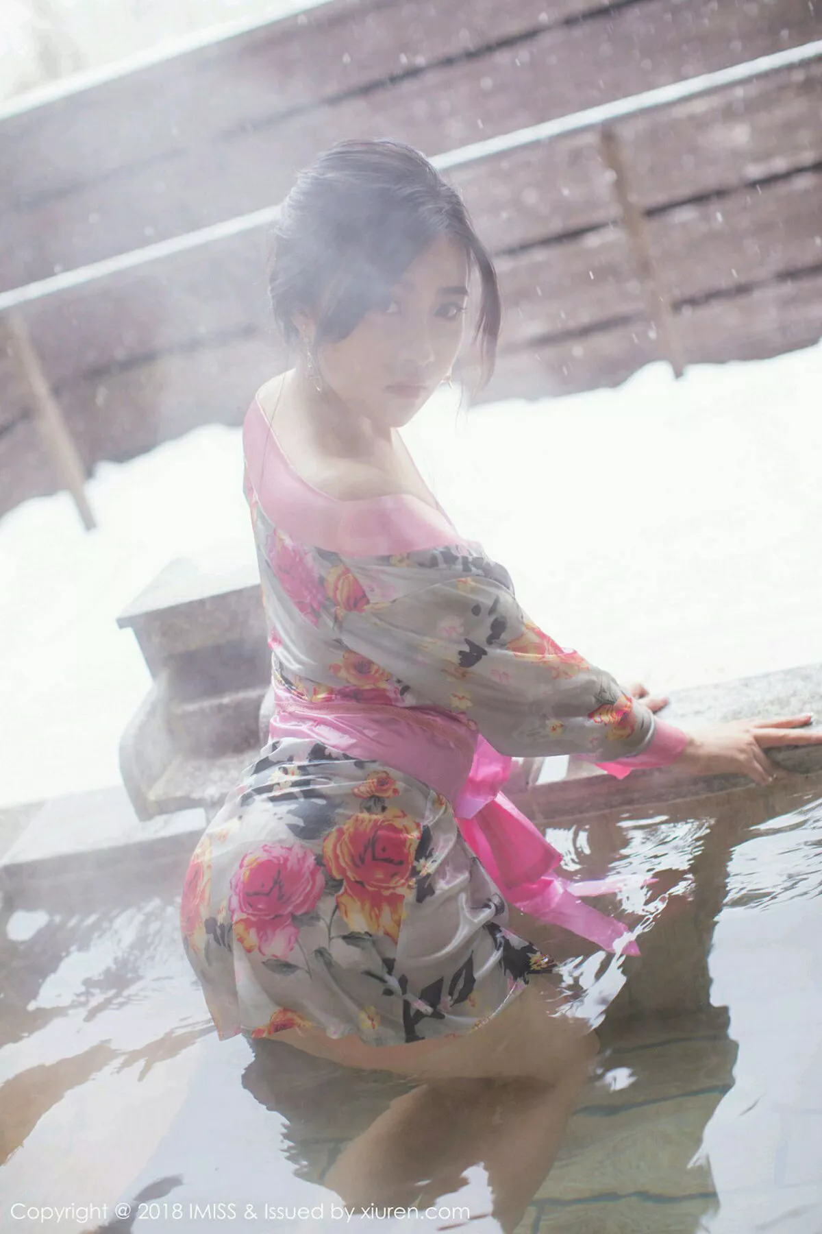 秀人集.com_[IMISS爱蜜社]Vol.221_女神许诺Sabrina北海道旅拍白色蕾丝内衣丝袜美腿诱惑写真50P