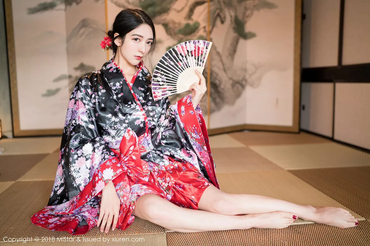 秀人集.com_[MiStar魅妍社]Vol.213_嫩模小热巴北海道旅拍性感开背毛衣+黑丝美女秘书诱惑写真40P