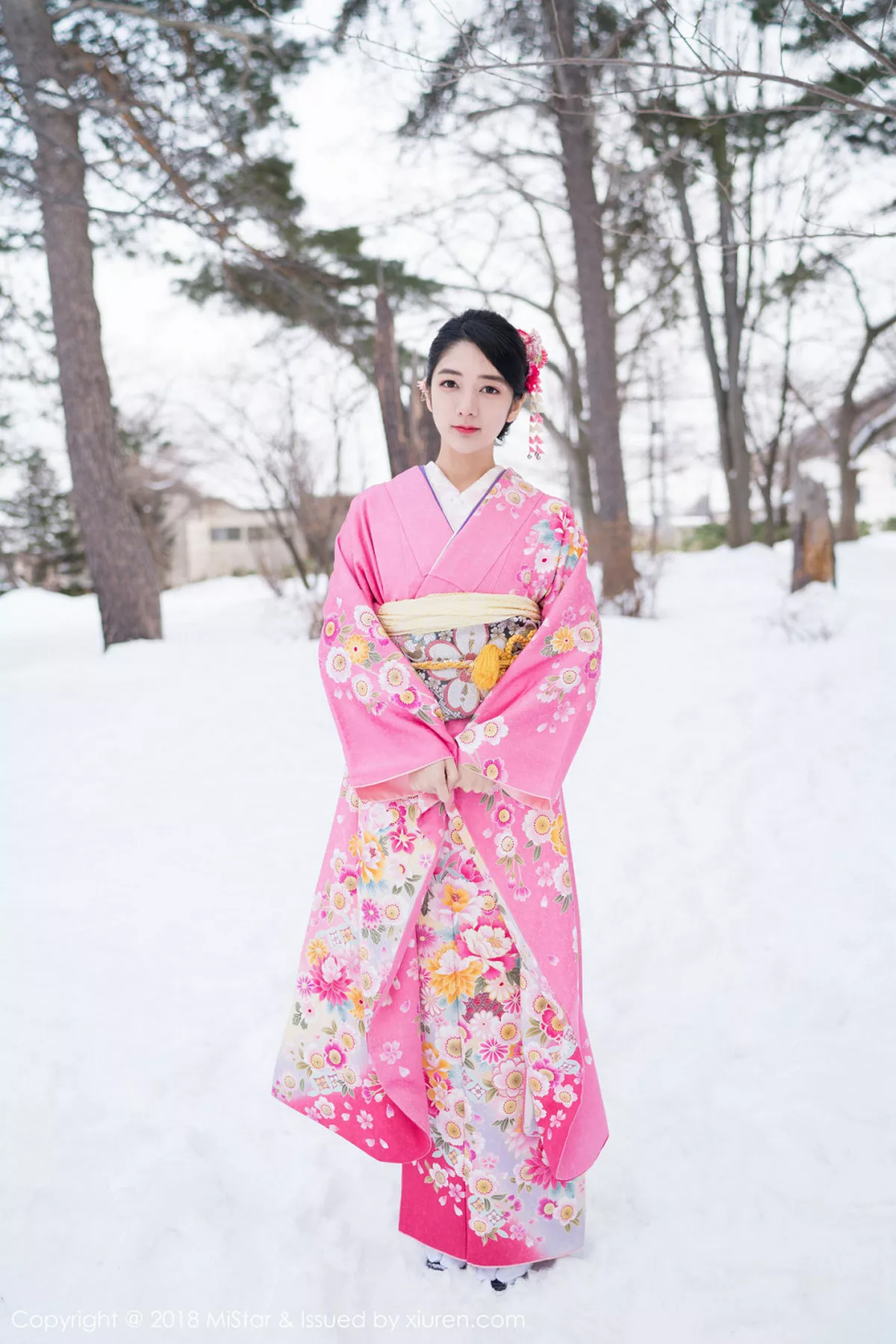 秀人集.com_[MiStar魅妍社]Vol.213_嫩模小热巴北海道旅拍性感开背毛衣+黑丝美女秘书诱惑写真40P