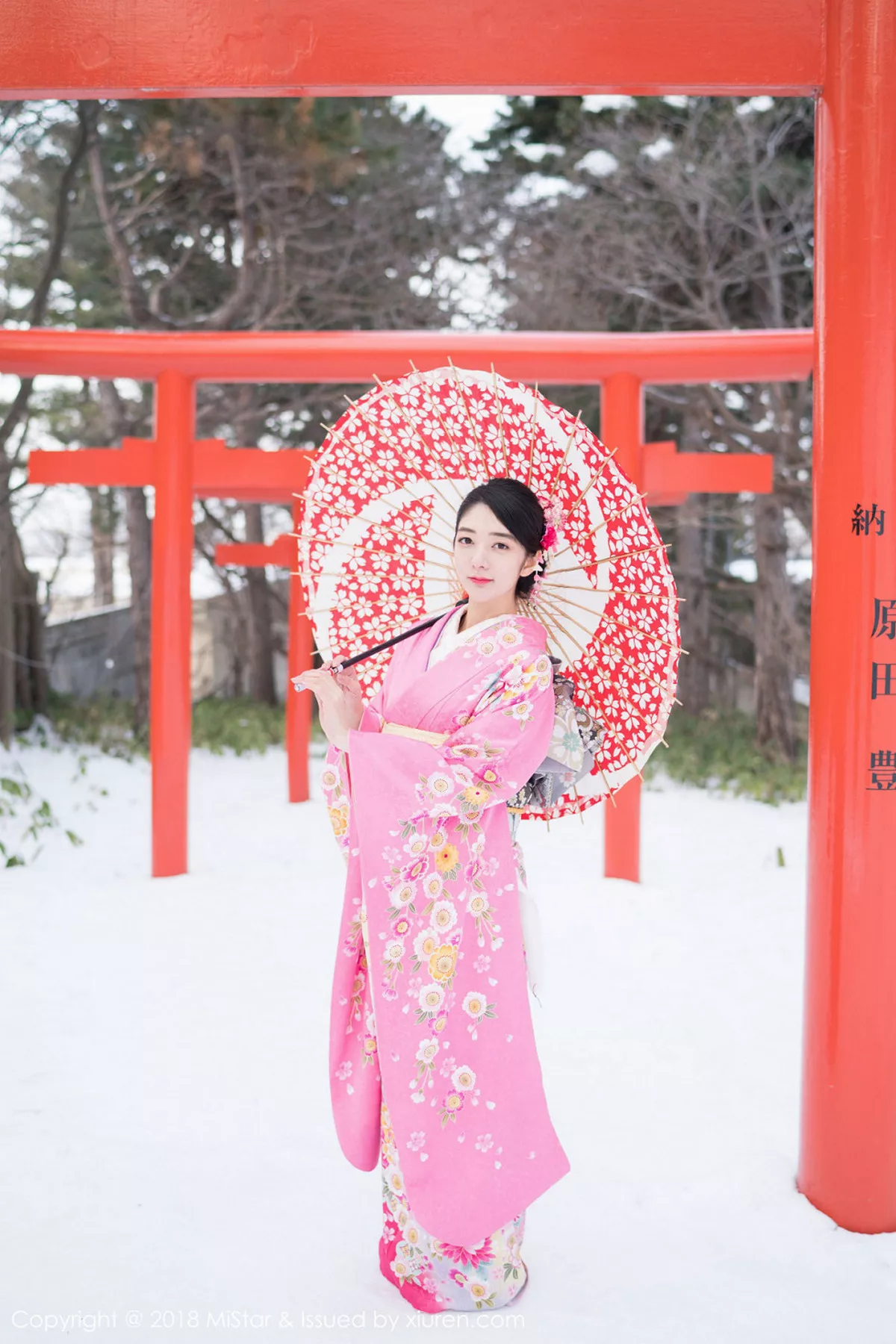 秀人集.com_[MiStar魅妍社]Vol.213_嫩模小热巴北海道旅拍性感开背毛衣+黑丝美女秘书诱惑写真40P