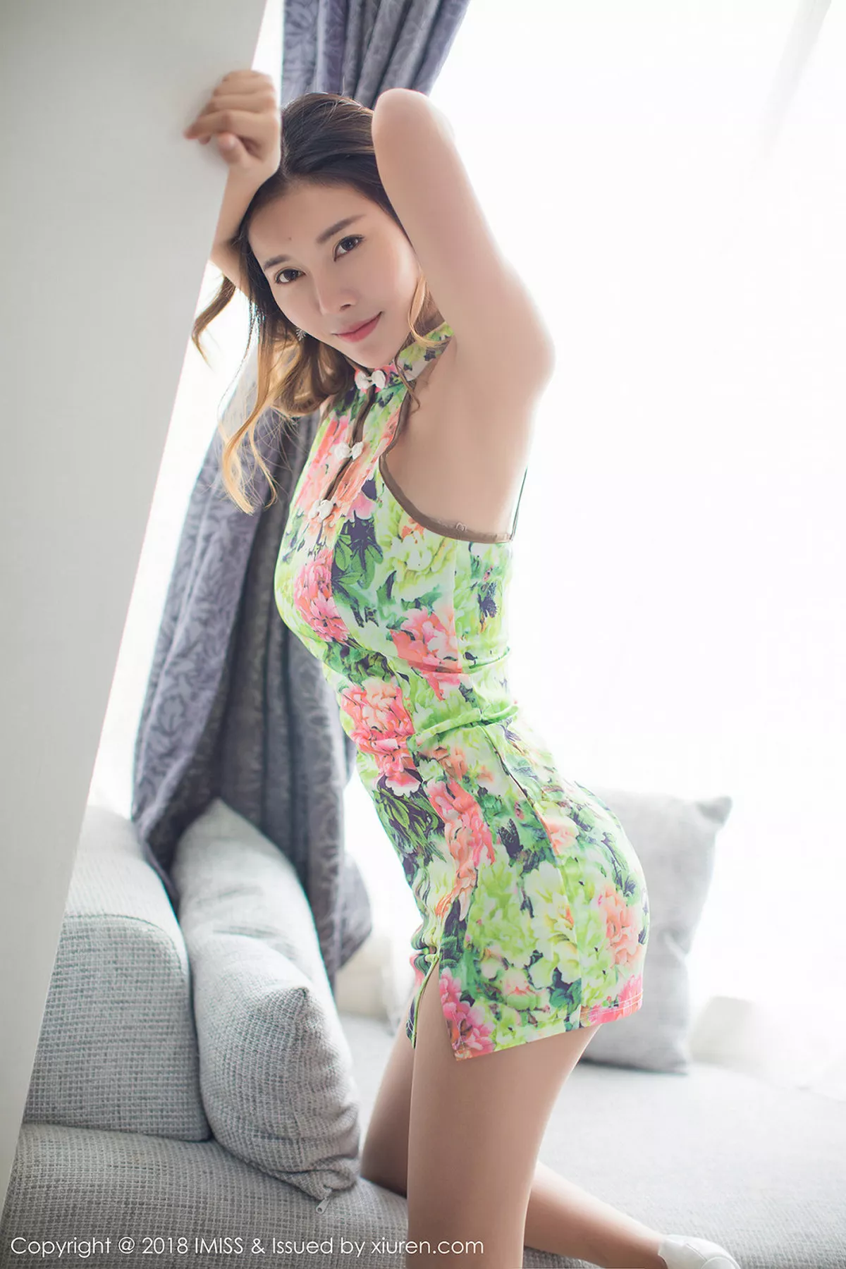 秀人集.com_[IMISS爱蜜社]Vol.222_嫩模依依Yiyi粉色低胸吊带衣配白色蕾丝内裤完美诱惑写真33P