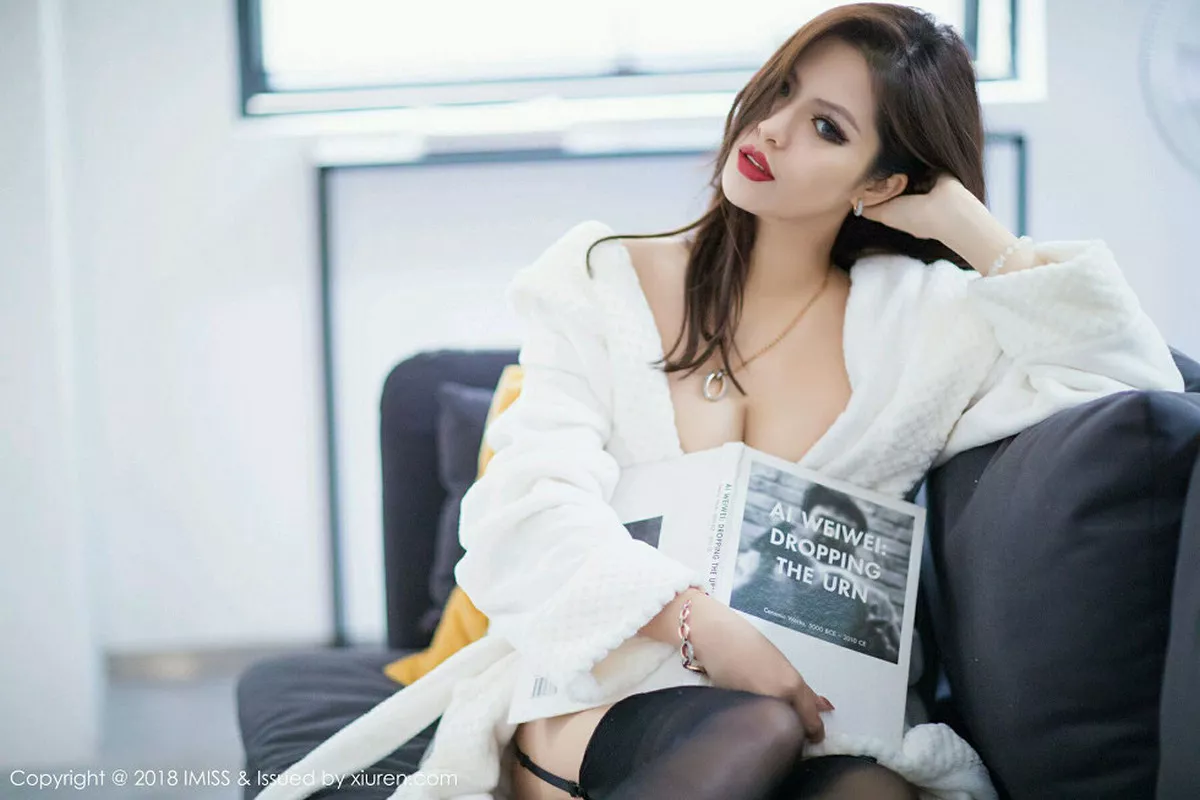 秀人集.com_[IMISS爱蜜社]Vol.231_高挑美女若彤boomboom白浴袍配黑丝袜秀完美身材诱惑写真39P