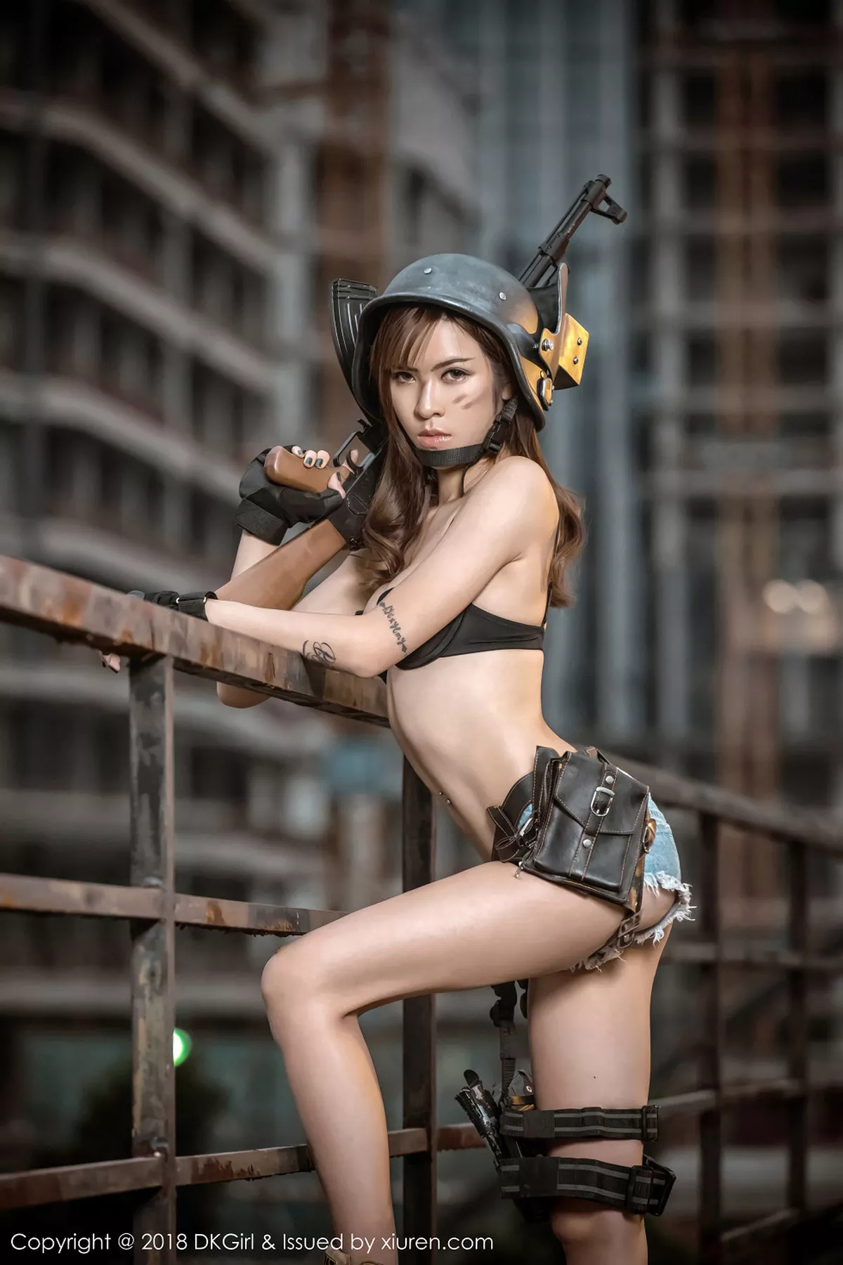 秀人集.com_[DKGirl御女郎]Vol.065_嫩模蔡乐儿绝地求生代言户外持枪野性迷人写真50P