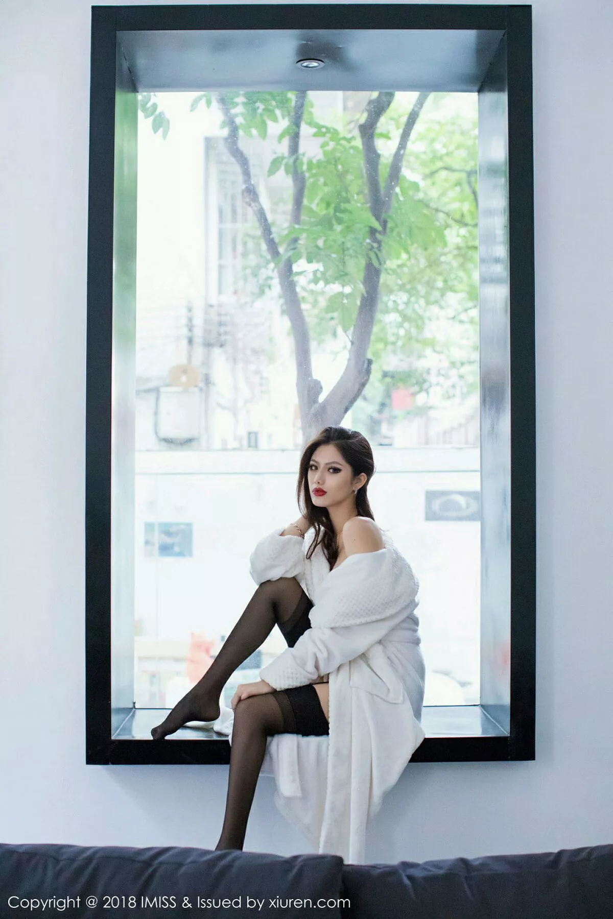 秀人集.com_[IMISS爱蜜社]Vol.231_高挑美女若彤boomboom白浴袍配黑丝袜秀完美身材诱惑写真39P