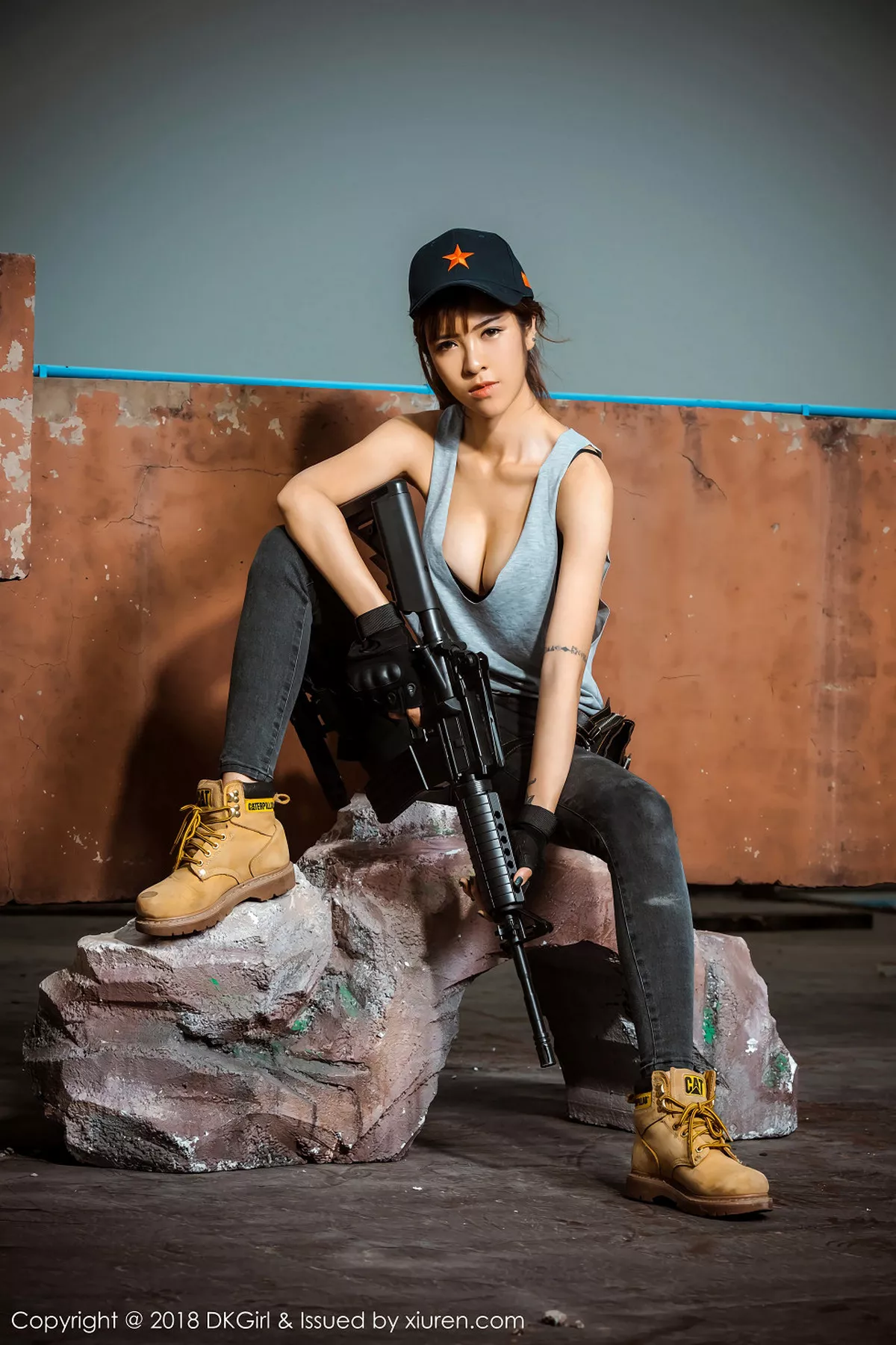 秀人集.com_[DKGirl御女郎]Vol.065_嫩模蔡乐儿绝地求生代言户外持枪野性迷人写真50P