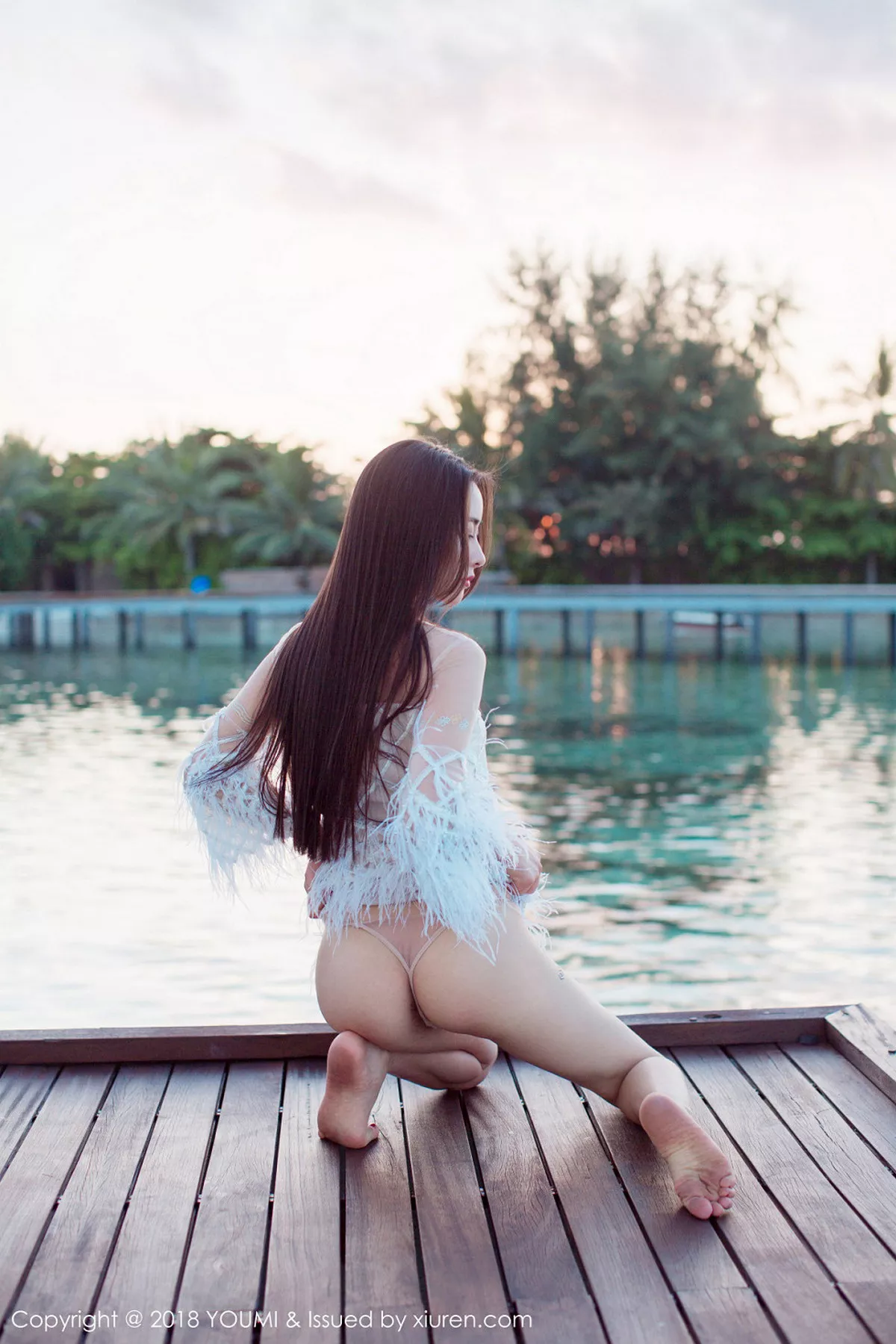 秀人集.com_[YouMi尤蜜荟]Vol.135_御姐穆菲菲马尔代夫旅拍泳池边高叉连体泳衣湿身诱惑写真41P