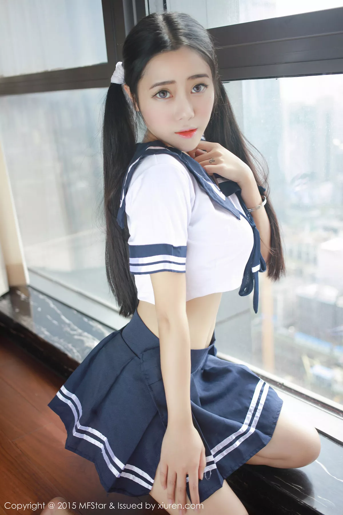 秀人集.com_[MFStar模范学院]Vol.032_嫩模兜豆靓Youlina半脱学生制服诱惑美臀写真42P
