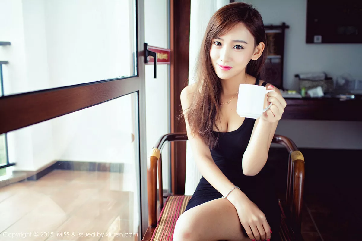 秀人集.com_[IMISS爱蜜社]Vol.040_嫩模李玉洁Daisy大别山薄刀峰旅拍完美身材性感写真57P