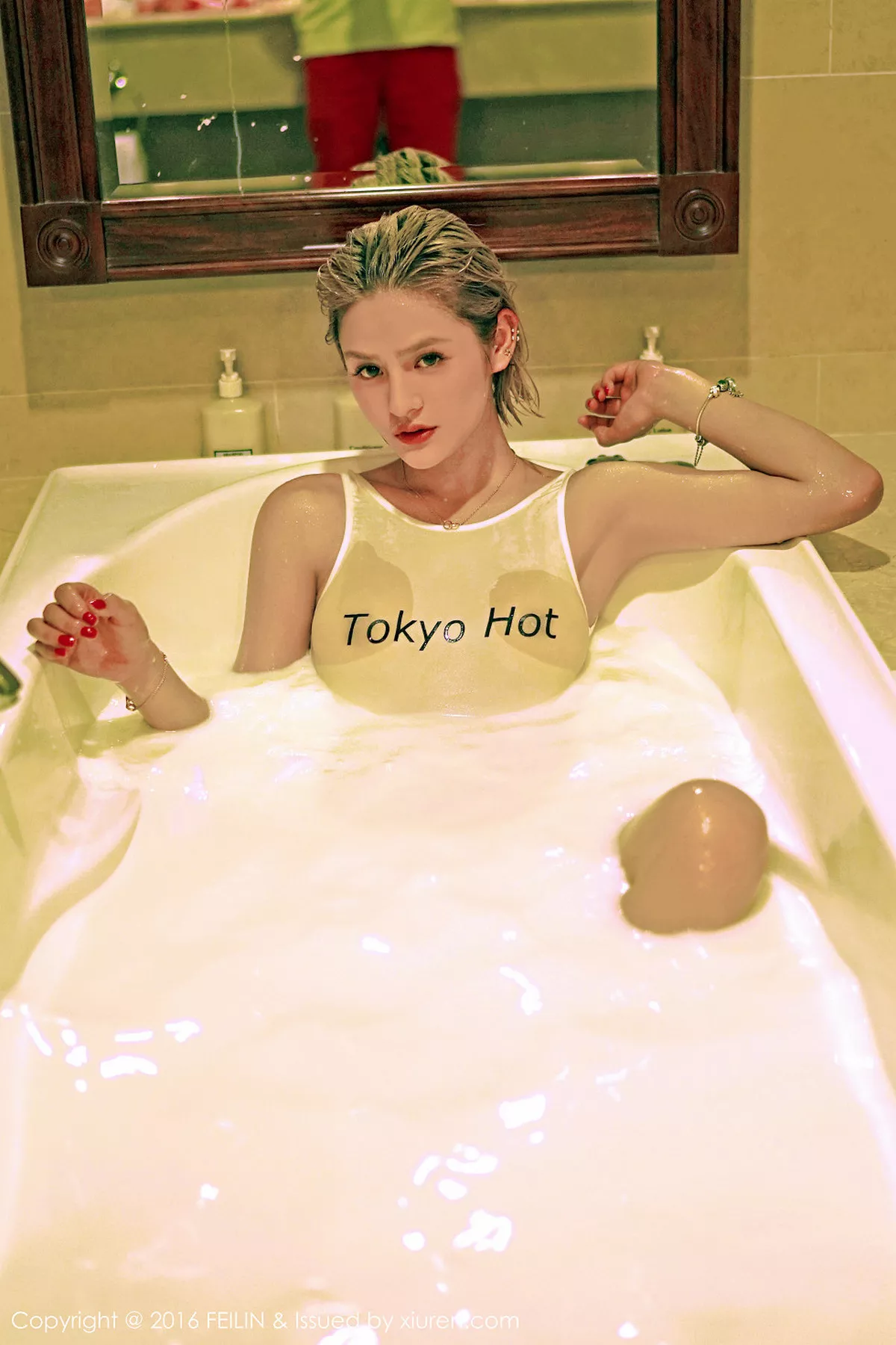 秀人集.com_[FeiLin嗲囡囡]Vol.029_嫩模史雯Swan芽庄旅拍浴缸里湿身凸点诱惑写真47P