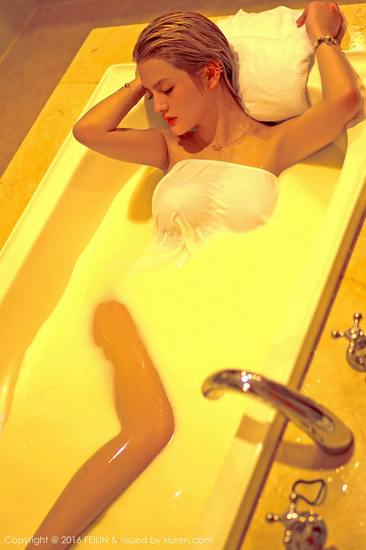 秀人集.com_[FeiLin嗲囡囡]Vol.029_嫩模史雯Swan芽庄旅拍浴缸里湿身凸点诱惑写真47P