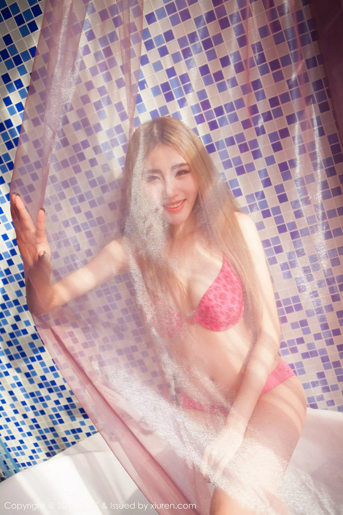 秀人集.com_[IMISS爱蜜社]Vol.022_嫩模张咏儿rainny居家私房红色内衣迷人美胸写真55P