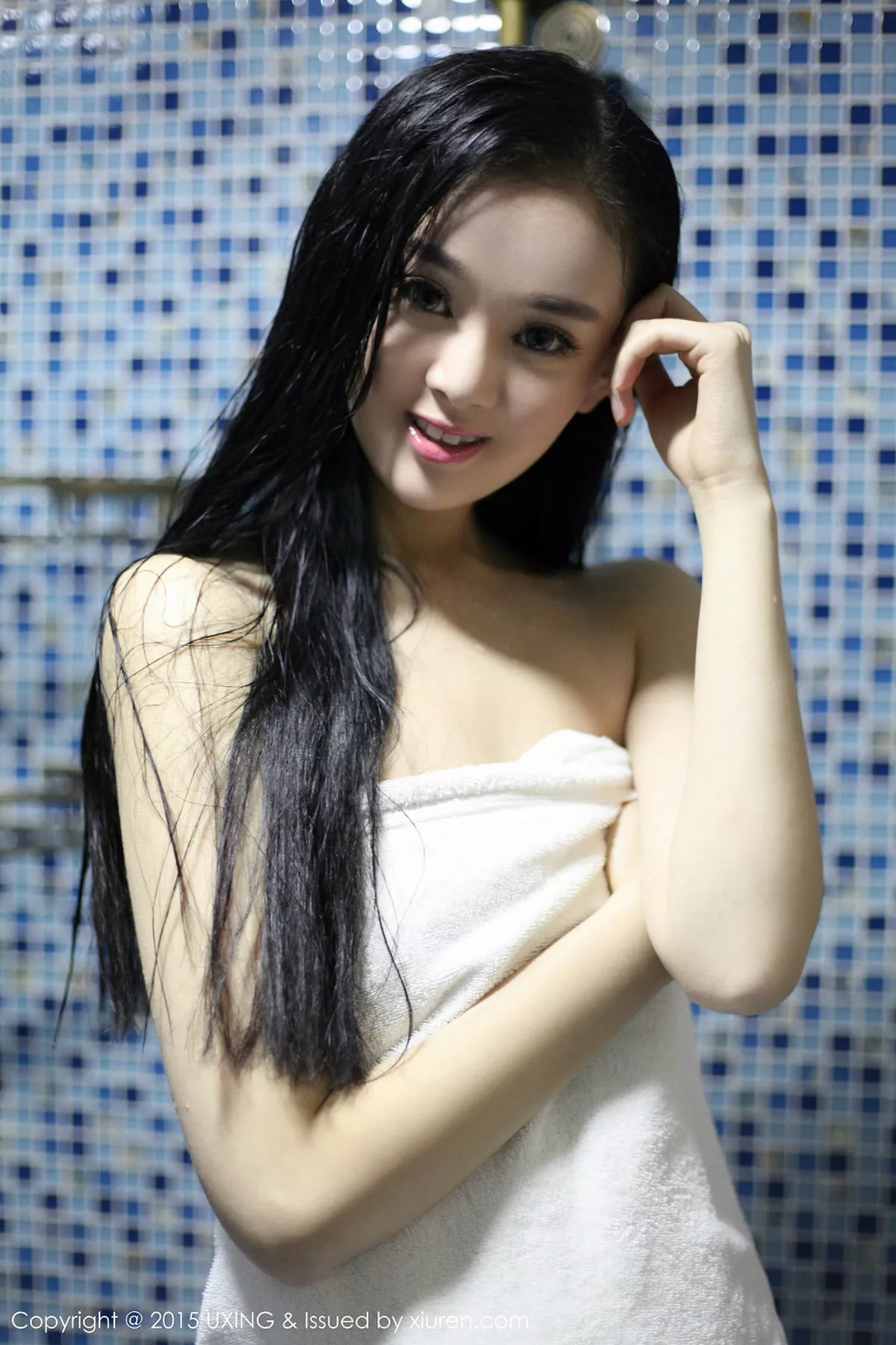 秀人集.com_[UXING优星馆]Vol.029_小脸妹子温馨baby浴室里白色浴巾裹身性感迷人写真49P