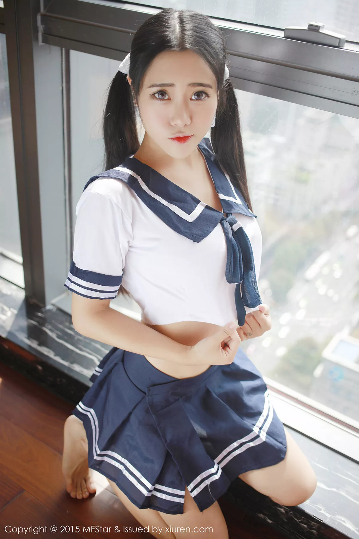 秀人集.com_[MFStar模范学院]Vol.032_嫩模兜豆靓Youlina半脱学生制服诱惑美臀写真42P