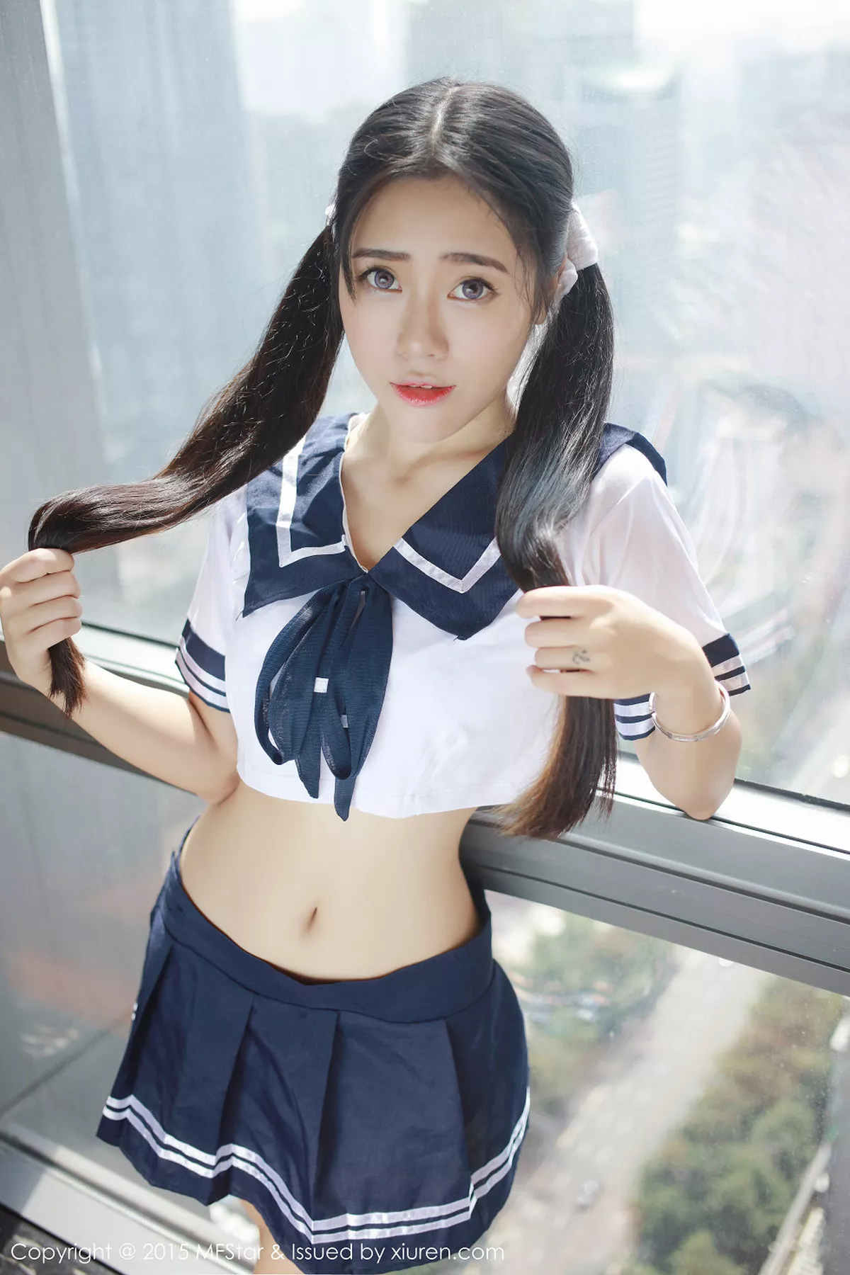 秀人集.com_[MFStar模范学院]Vol.032_嫩模兜豆靓Youlina半脱学生制服诱惑美臀写真42P