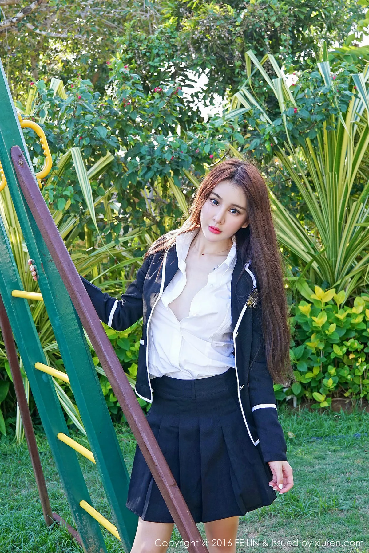 秀人集.com_[FeiLin嗲囡囡]Vol.027_嫩模Cheryl青树薄荷岛旅拍泳池边性感比基尼写真53P