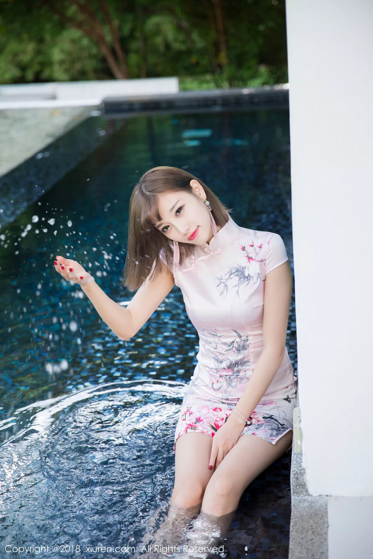 秀人集.com_[XiuRen秀人网]No.993_甜美女神杨晨晨sugar甲米旅拍粉色旗袍泳池里湿身诱惑写真50P