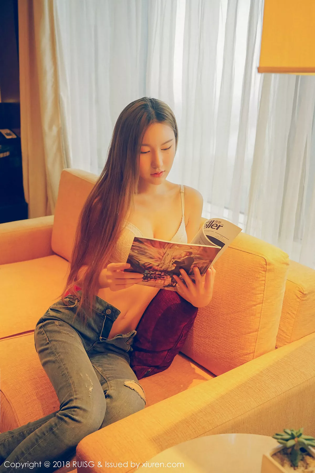 秀人集.com_[RUISG瑞丝馆]Vol.048_嫩模M梦baby居家沙发上半脱牛仔裤秀蜜桃美臀香艳诱惑写真40P