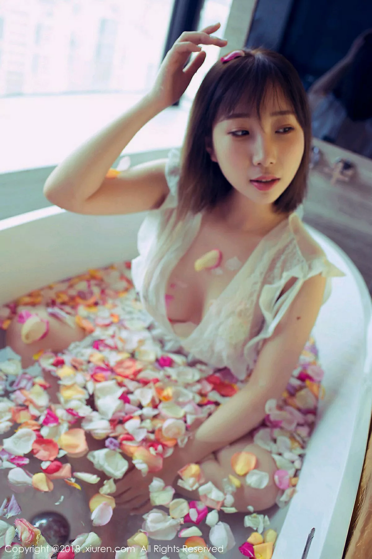 秀人集.com_[XiuRen秀人网]No.981_嫩模枝恩居家私房浴缸里玫瑰花瓣浴真空湿身诱惑写真57P