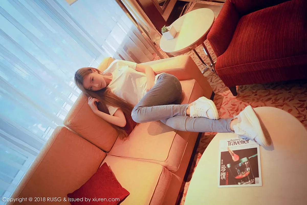 秀人集.com_[RUISG瑞丝馆]Vol.048_嫩模M梦baby居家沙发上半脱牛仔裤秀蜜桃美臀香艳诱惑写真40P